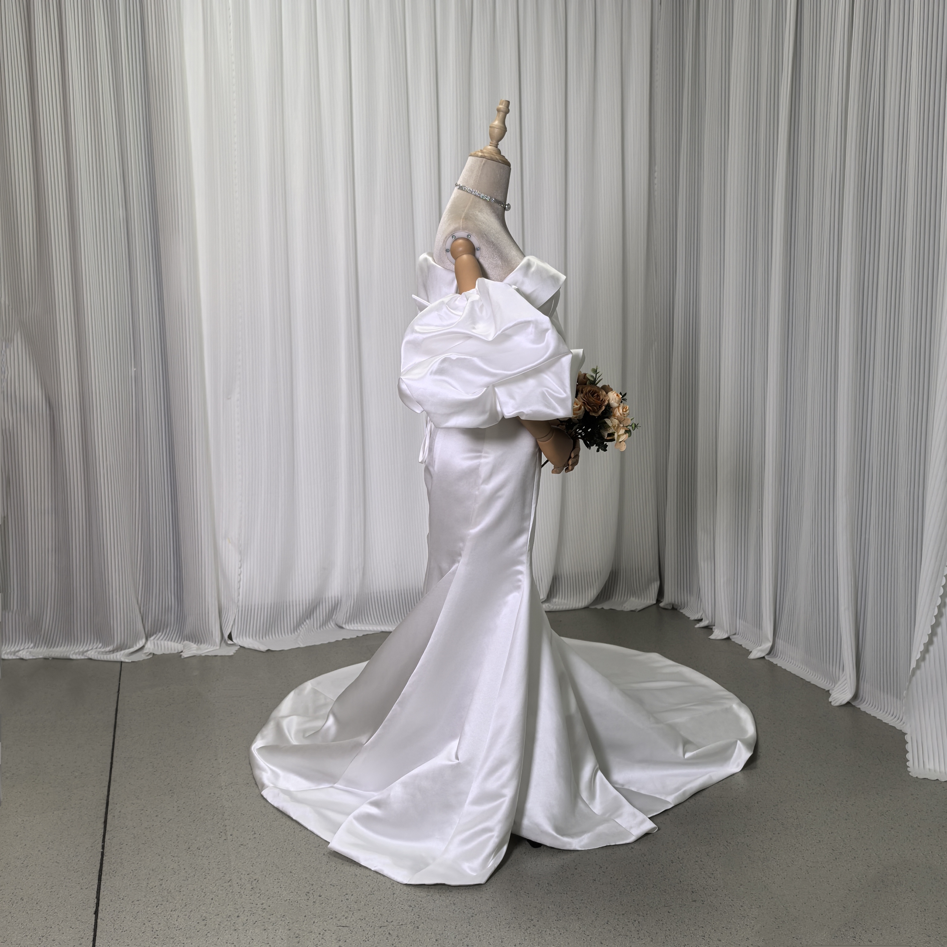 ウェディングドレス ベアトップ パフスリーブ マーメイドライン リボン デザイン感 編み上げ 結婚式