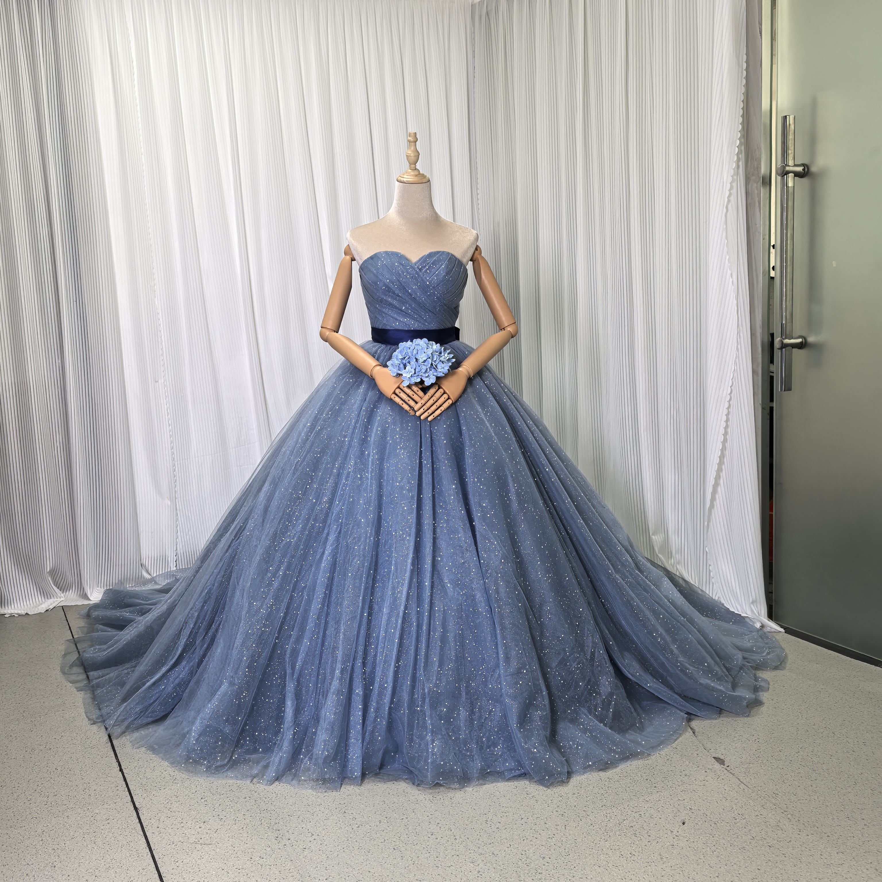 カラードレス ブルーグレー ベアトップ キラキラチュール サッシュベルト 編み上げ 花嫁