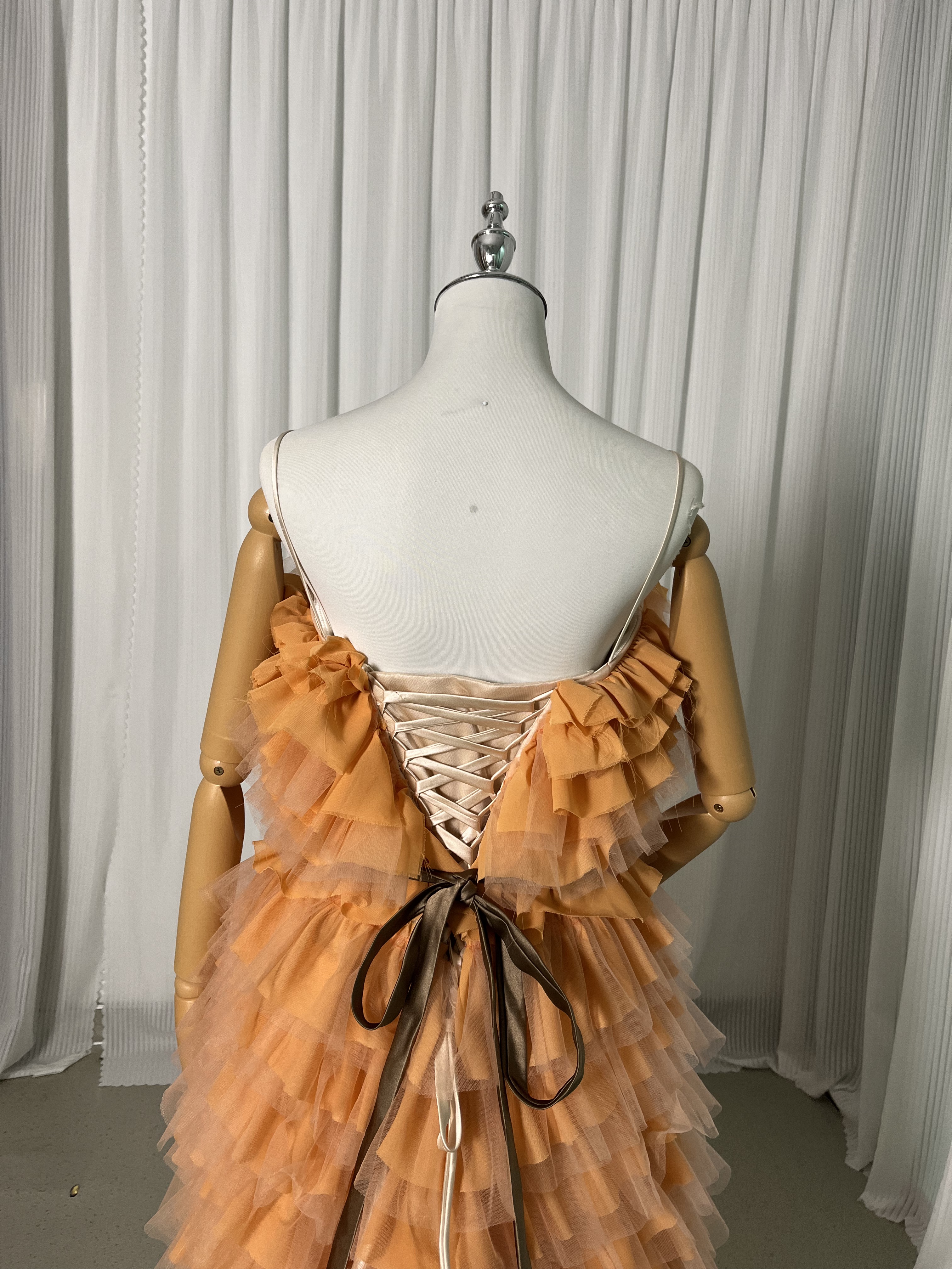 豪華！パーティードレス オレンジ キャミソール ラッフルフリル デザイン感 プリーツスカート 前撮り 二次会