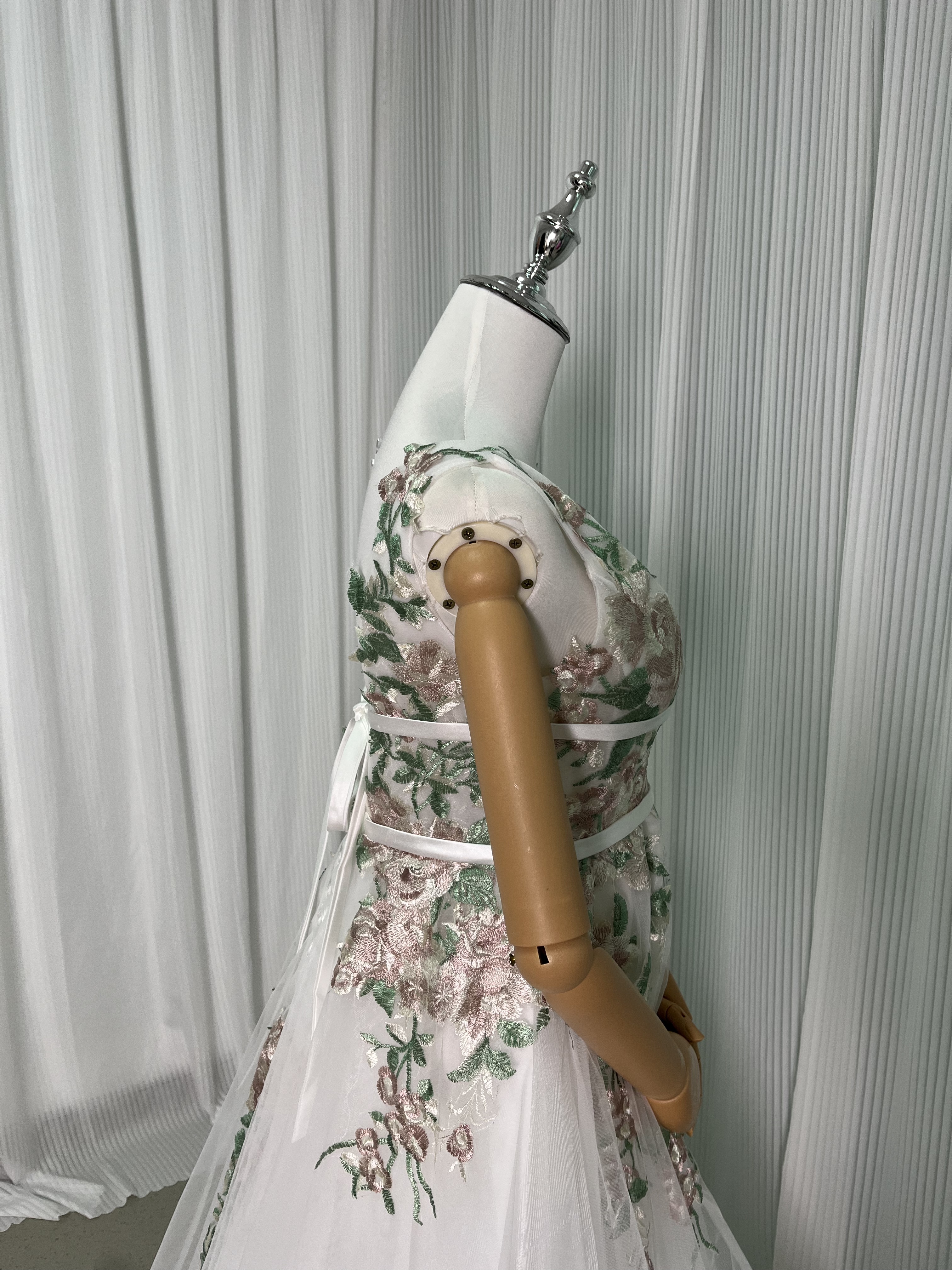 ウェディングドレス Vネック 美しい花レース 背中見せ 編み上げ 結婚式 前撮り