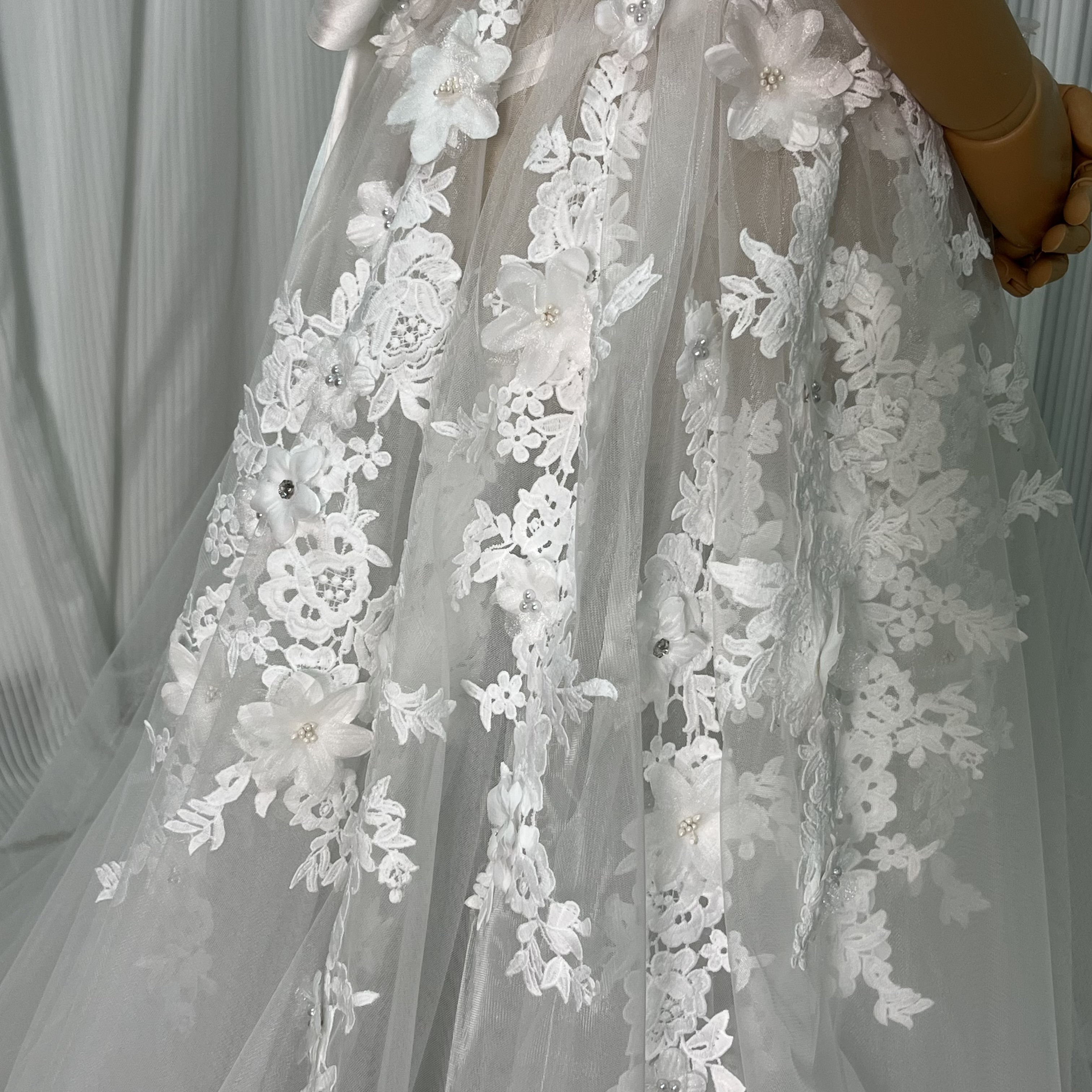 ウエディングドレス オーバードレス+トップス 3D立体レース刺繍 チュールスカート くるみボタン 披露宴/結婚式