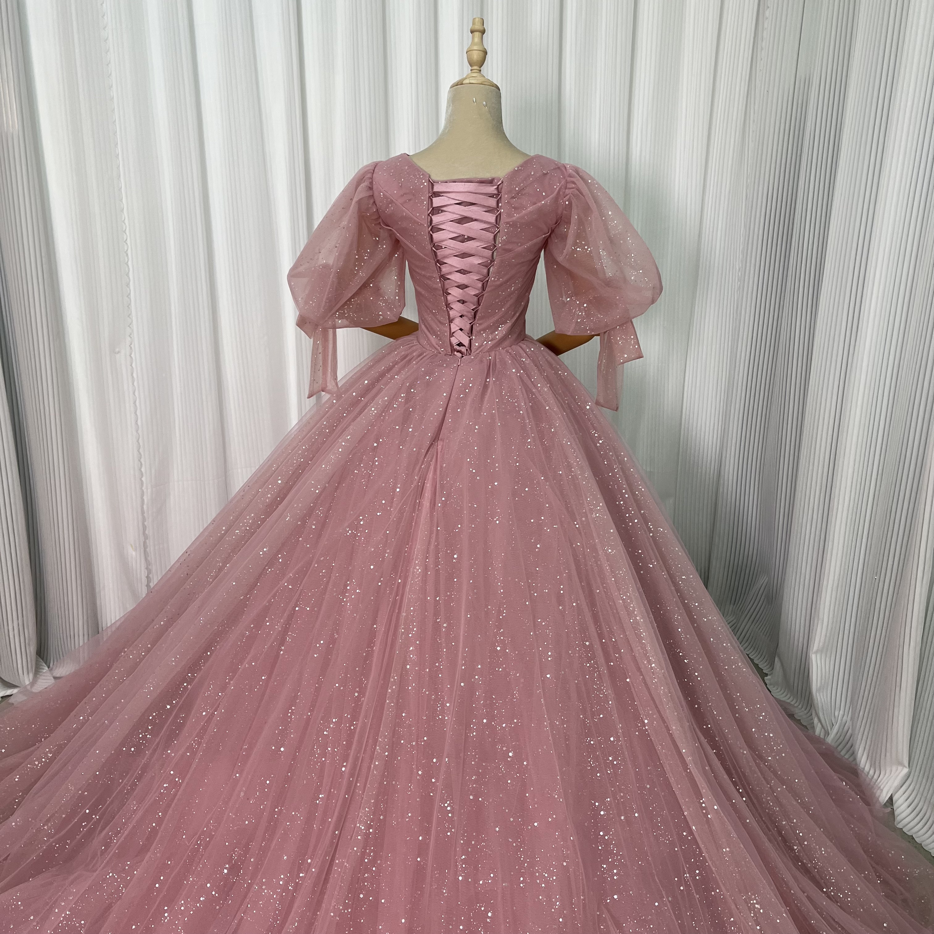 上品！カラードレス ピンク パフスリーブ キラキラグリッターチュール 編み上げ チュールドレス 花嫁