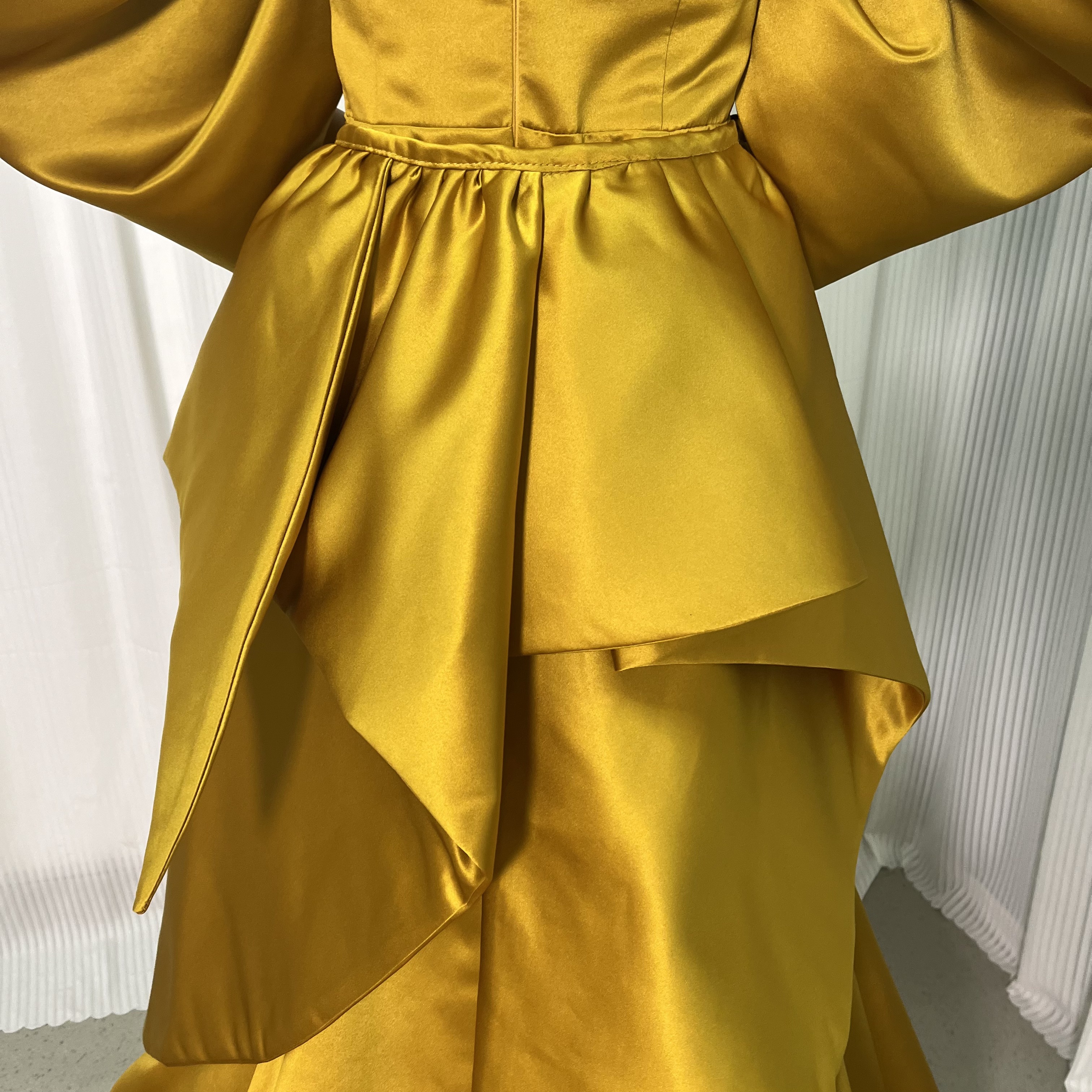 華やか カラードレス イエロー マーメイドライン ベアトップ ドロップショルダー バックリボン ファスナー 前撮り