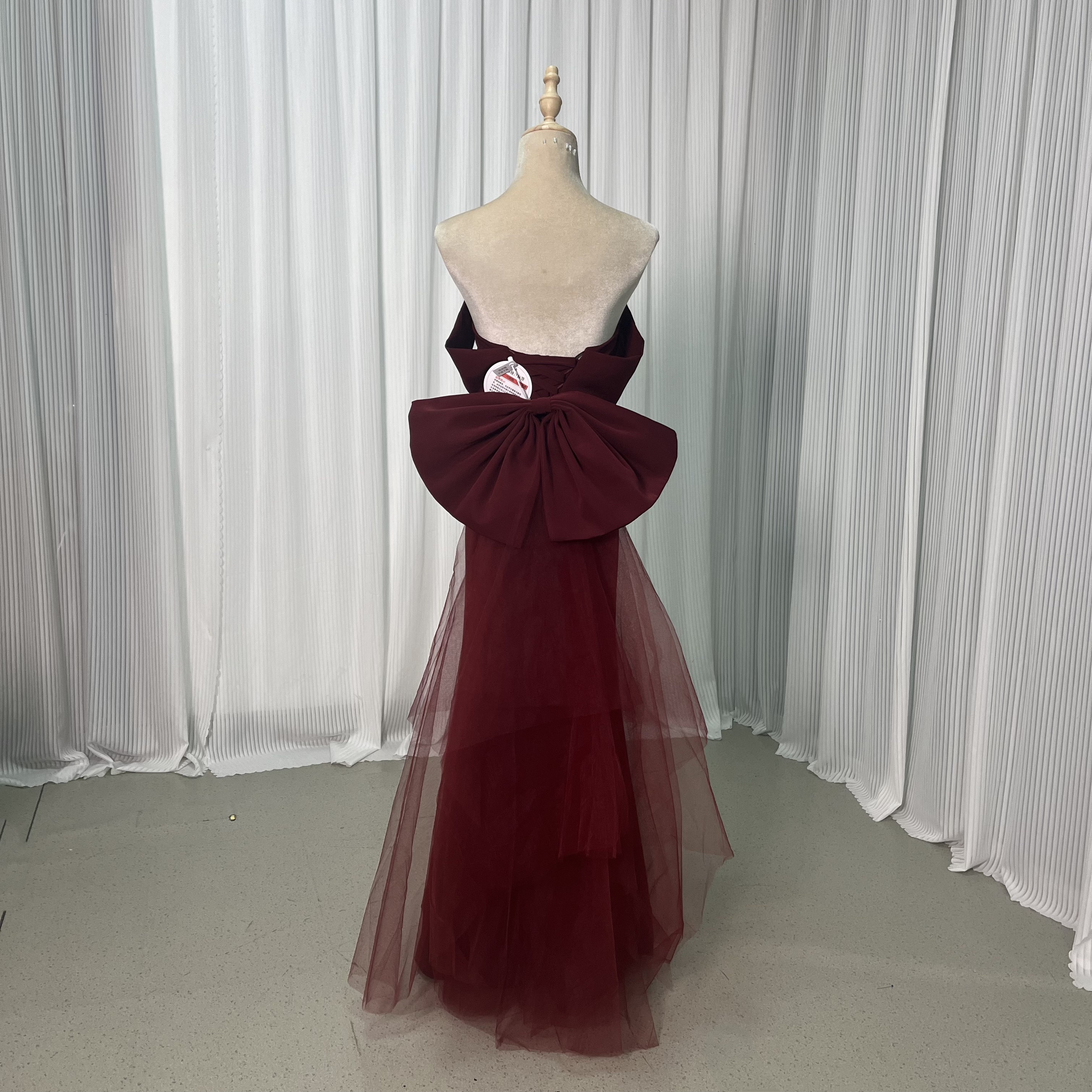 美品！カラードレス ボルドー色 オフショルダー バックリボン 細見えシルエット セクシー