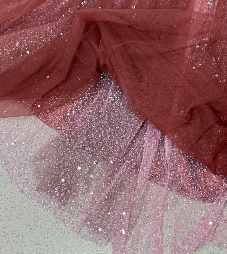 上品！カラードレス ボルドー色 ベアトップ デザイン感 キラキラスパンコール チュールスカート 花嫁