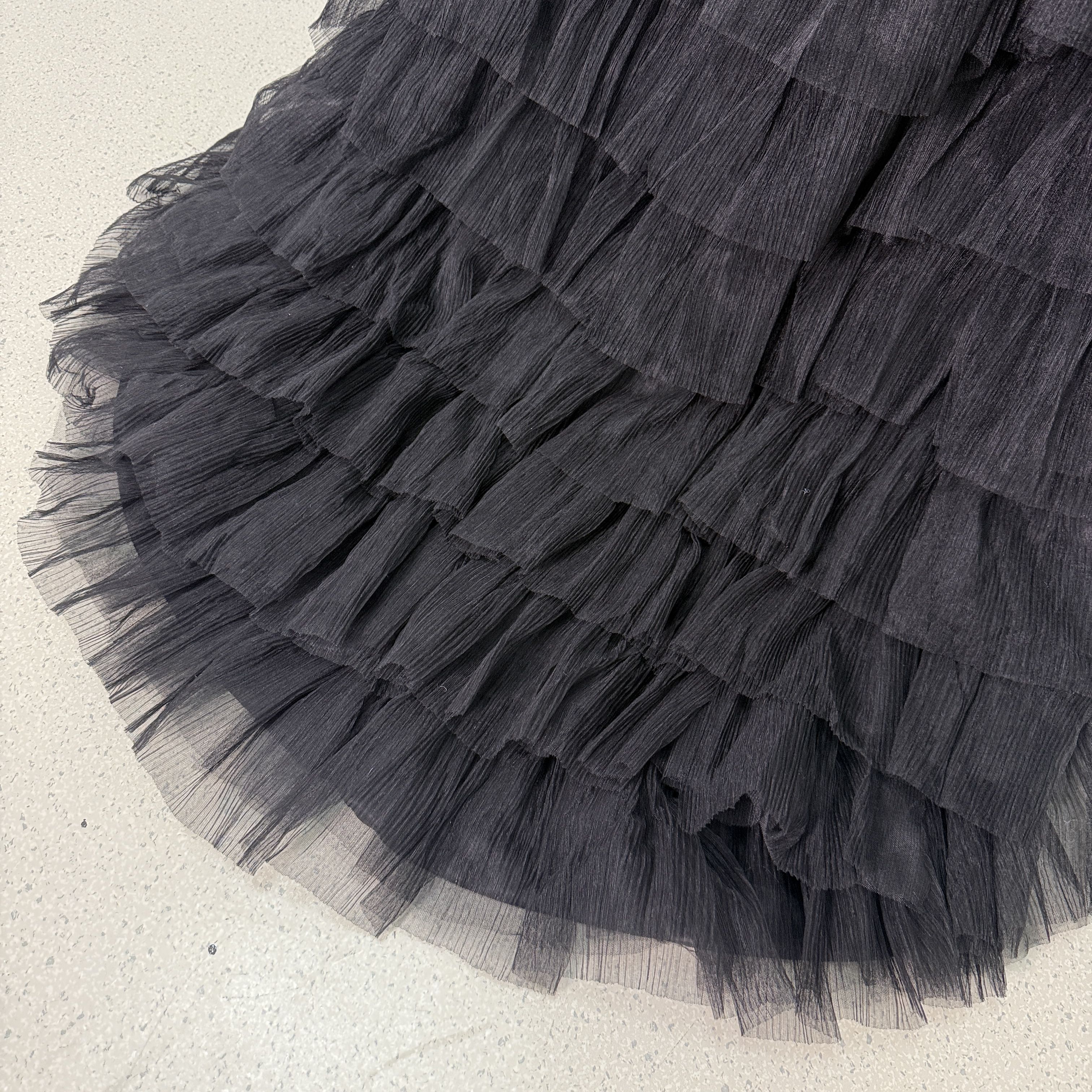 パーティードレス ブラック ベアトップ 柔らかく重ねたチュールスカート 可愛い 前撮り