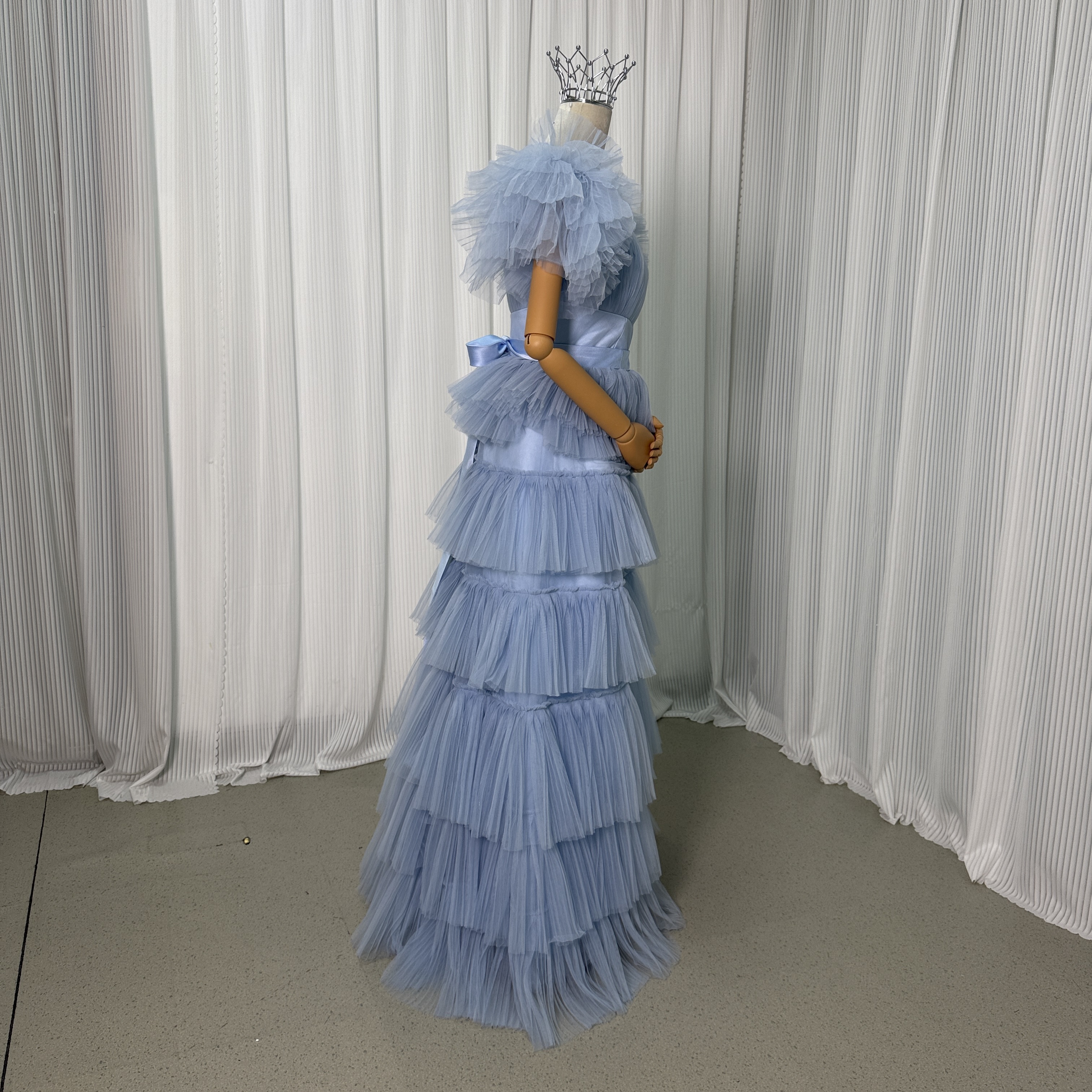 カラードレス グレー プリーツドレス チュールスカート ファスナー Aライン 揺らめく裾 花嫁