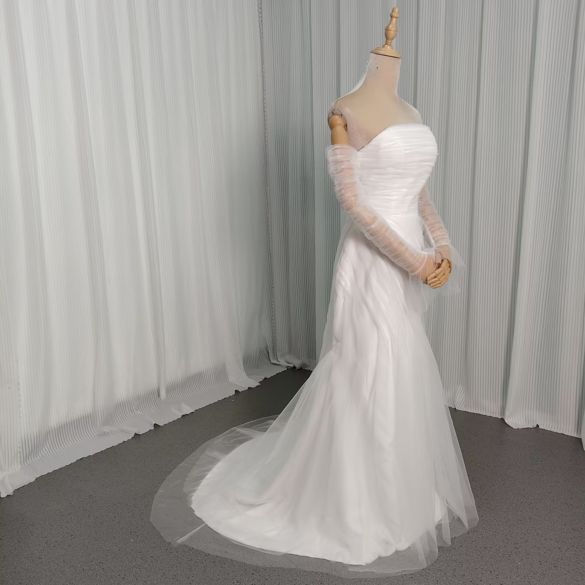 ウェディングドレス エレガント ベアトップ ふわふわ袖 ファスナー 優雅なシルエット 前撮り