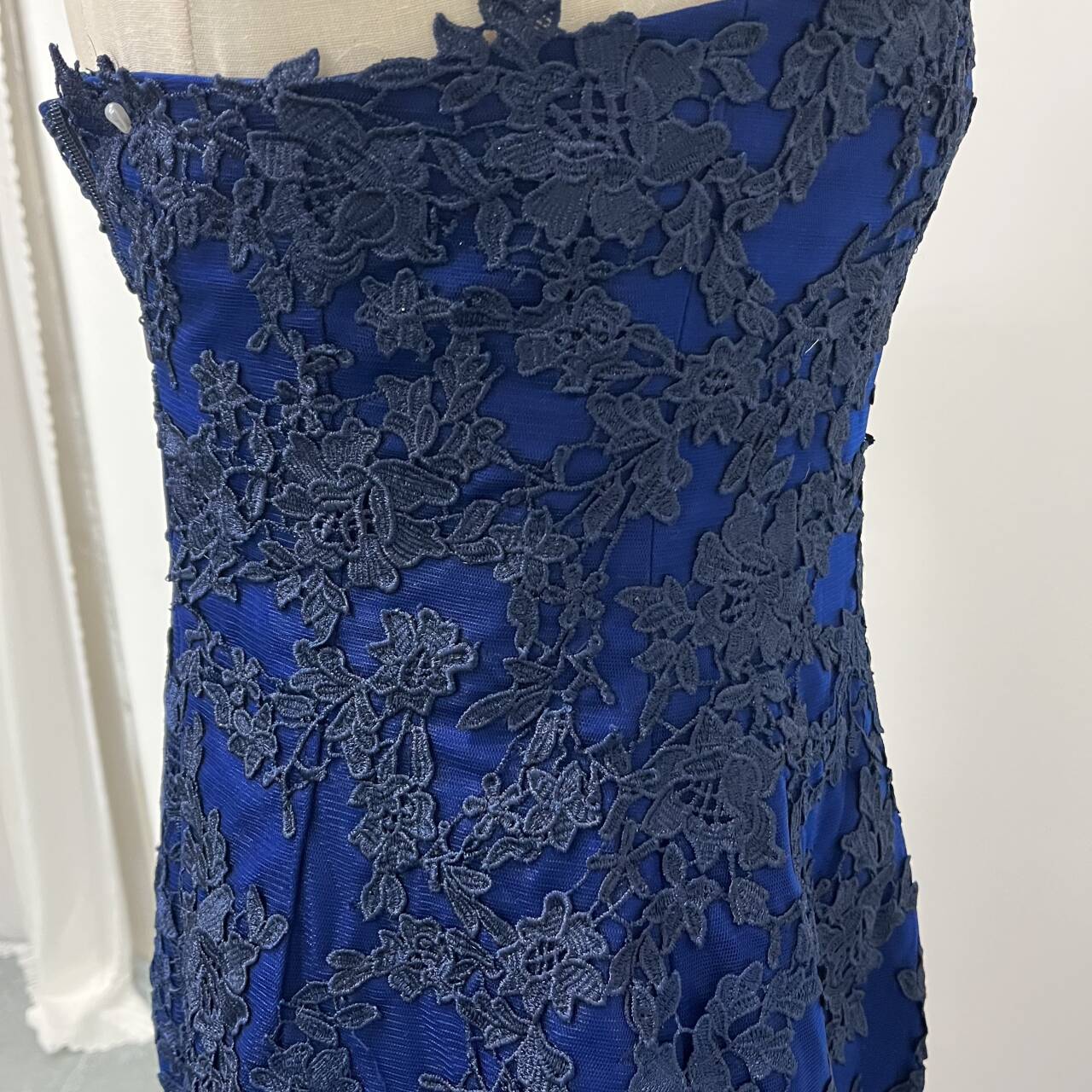 豪華！カラードレス ネイビー ベアトップ マーメイドライン 繊細レース 挙式/結婚式/披露宴 華やかなトレーン