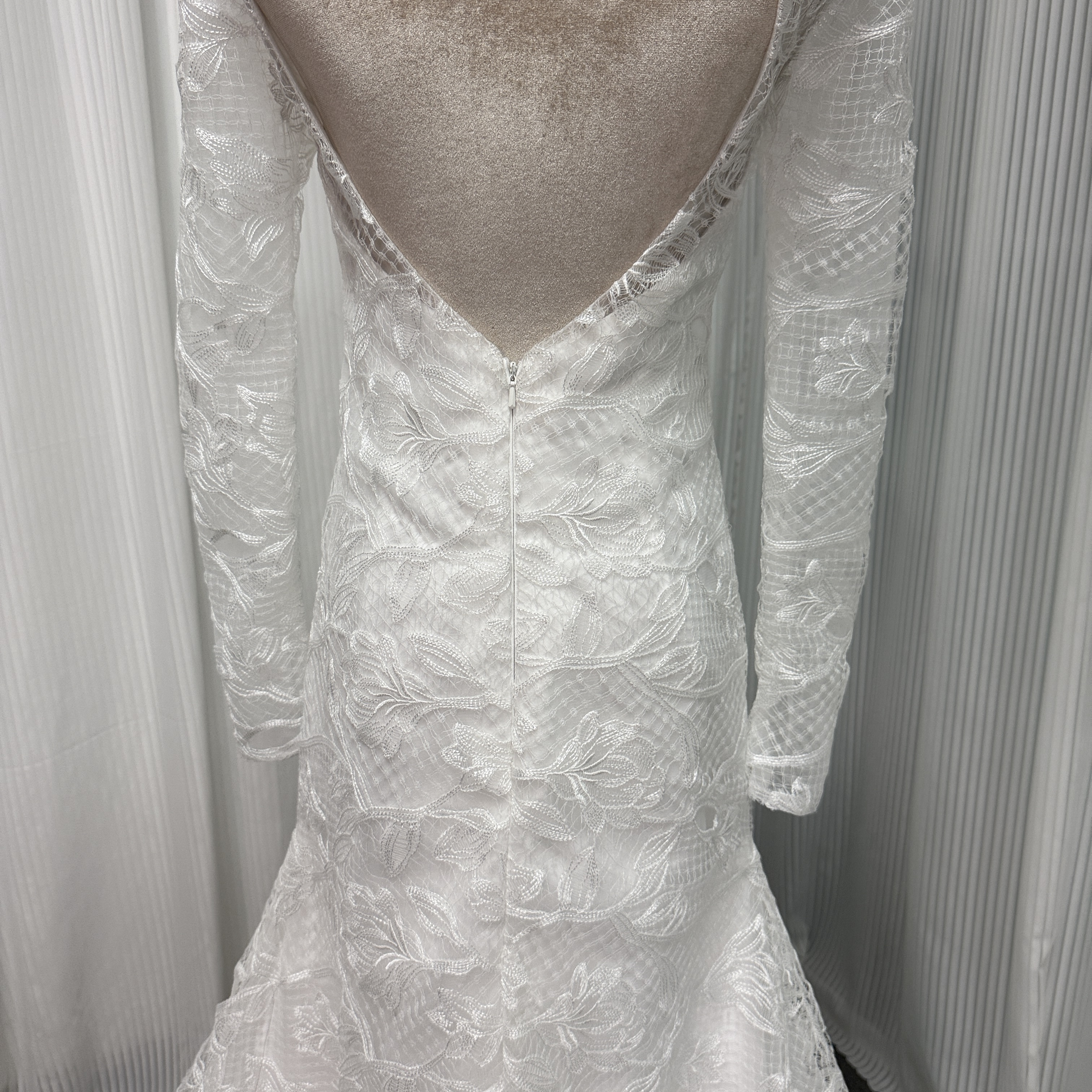 ウェディングドレス ロングスリーブ マーメイドライン 贅沢な総レース 華やかなトレーン 結婚式/披露宴