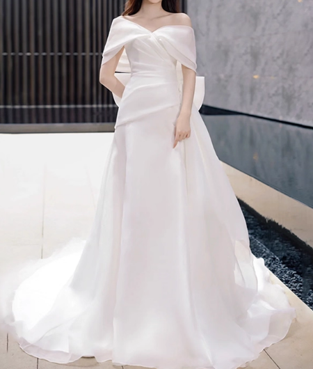 ウェディングドレス オフショルダー ふっくら柔らかなバックリボン 憧れのドレス 拳式