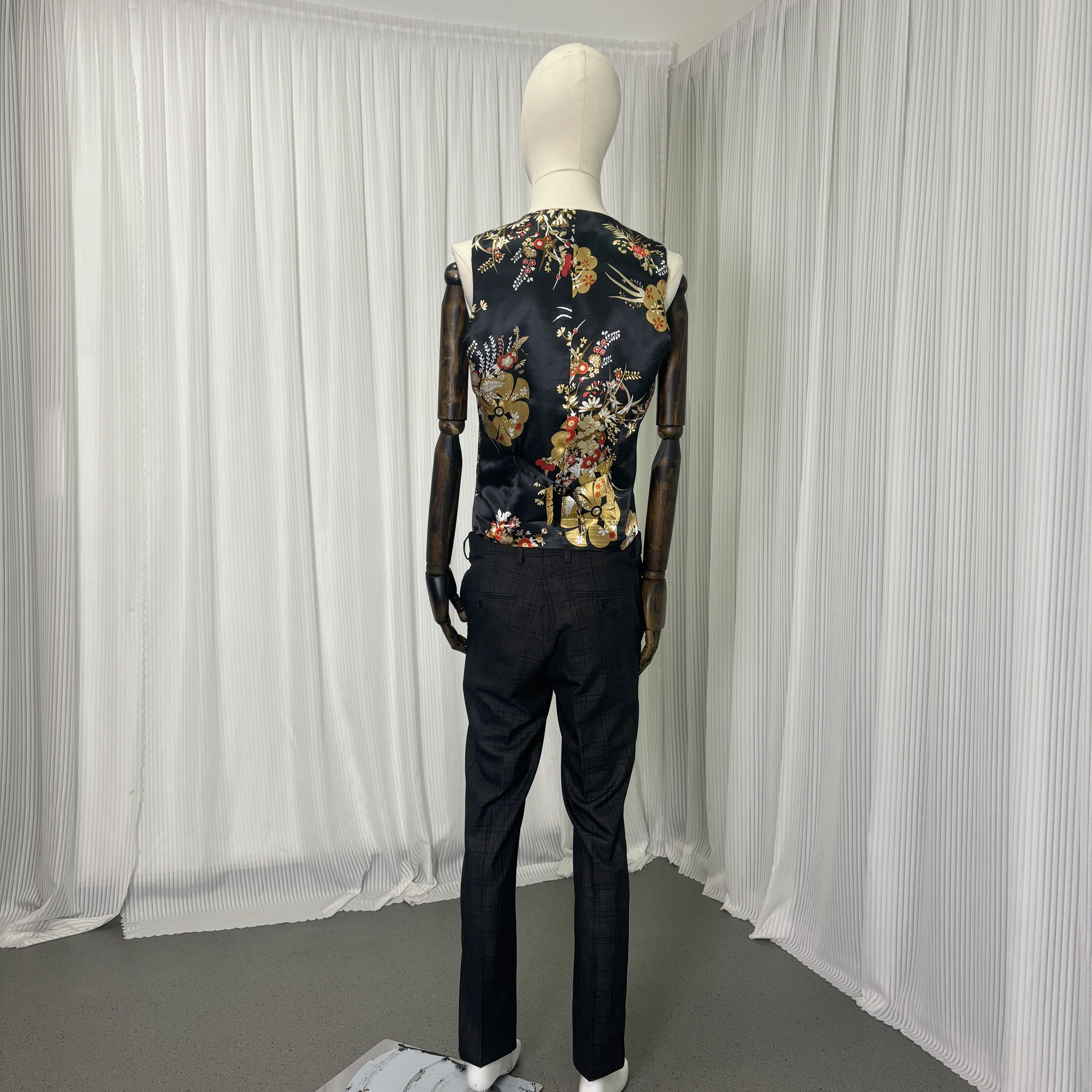 実例写真！タキシード ブラック ジャケット、ベスト、パンツの3点セット ネックタイ 新郎衣装