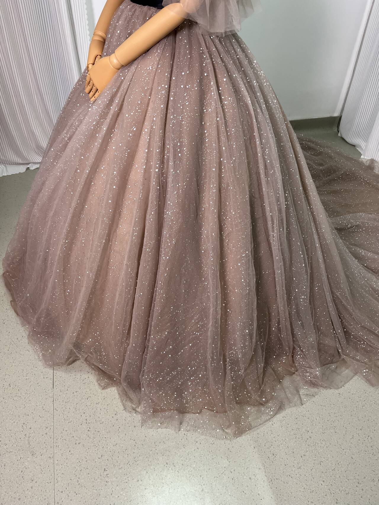 華やか カラードレス カーキ色 取り外しオフショルダー キラキラチュール ベルト 編み上げ 結婚式/披露宴