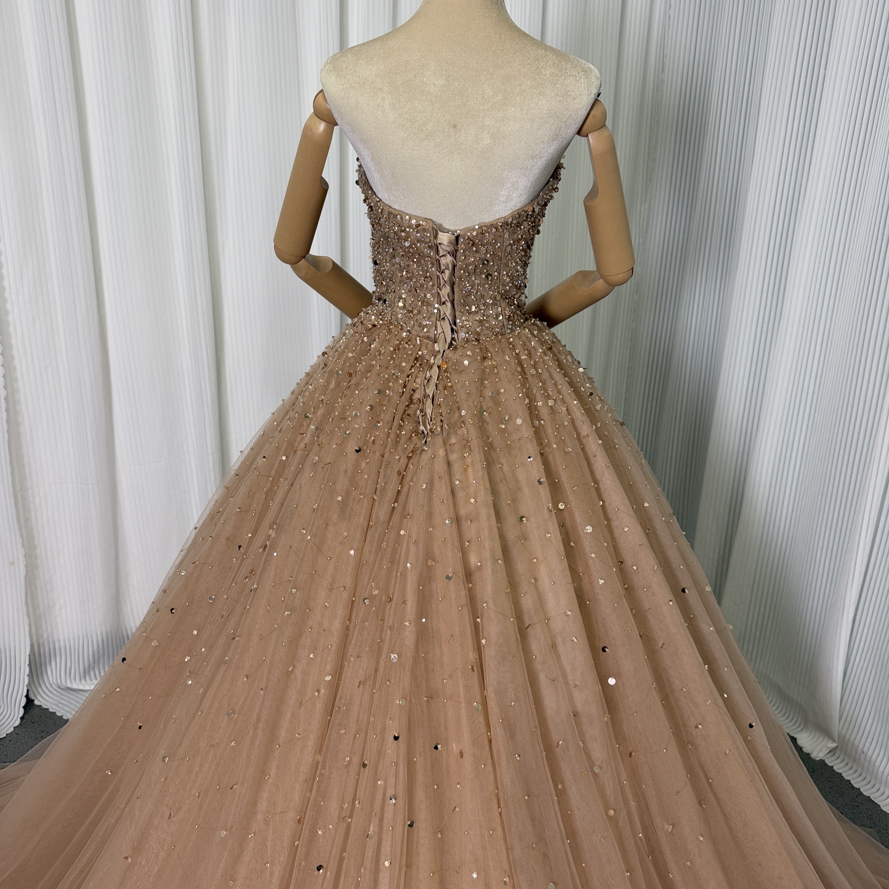 フランス風 カラードレス シャンパン色 ベアトップ シークインチュール チュールスカート 披露宴