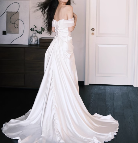 フランス風 ウエディングドレス オフショルダー 優雅なシルエット 大人っぽい 結婚式/披露宴