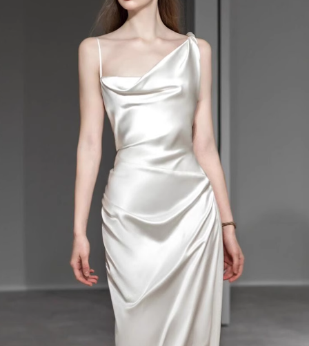 パーティードレス オフホワイト キャミソール 優雅なシルエット セクシー 背中見せ 合コン/デート