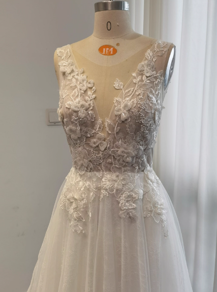 ウエディングドレス 美しい花レース Vネック ふわふわドレス キラキラ光る刺繍 ファスナー 結婚式 二次会