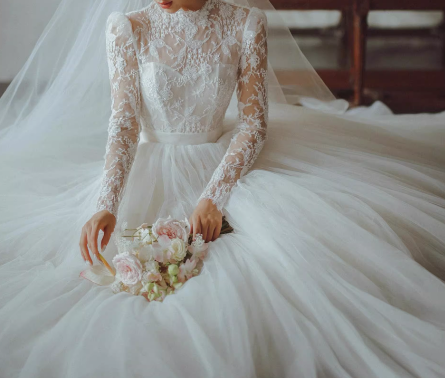フランス風 ウェディングドレス ロングスリーブ 美しい花レース プリンセスライン クラシカル 結婚式