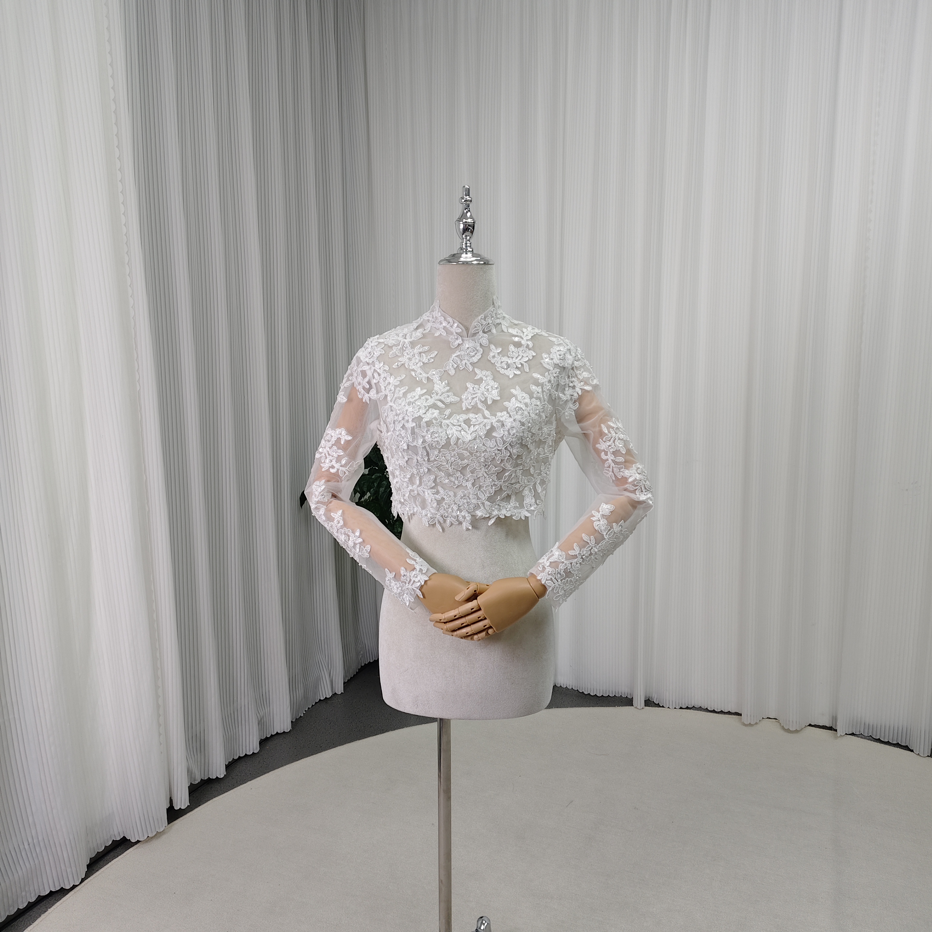 上品！ボレロ ロングスリーブ 魅惑の花レース くるみボタン ハンドメイド 結婚式