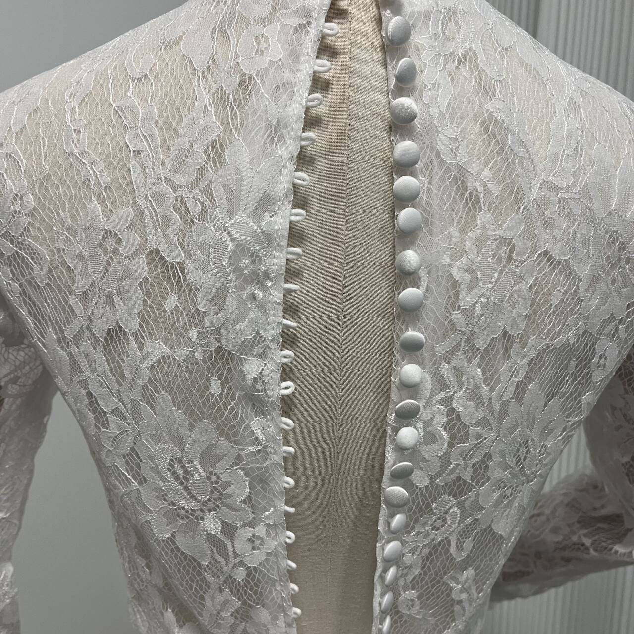 ウェディングドレス 長袖 レース ボレロ ハイネック くるみボタン 二次会 花嫁