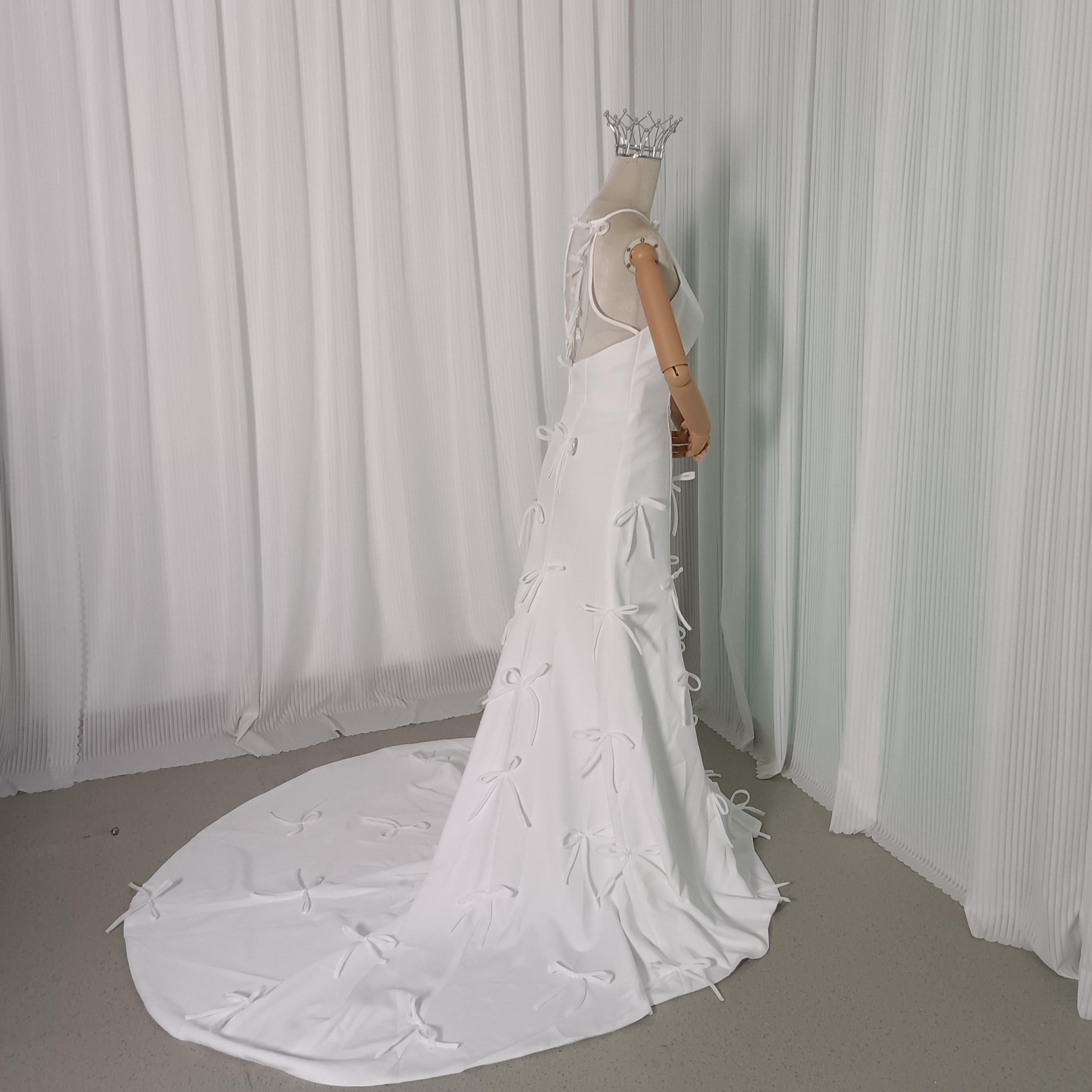 ウェディングドレス リボン ホルターネック 背中見せ ソフトマーメイドライン 結婚式 デザイン感 可愛い