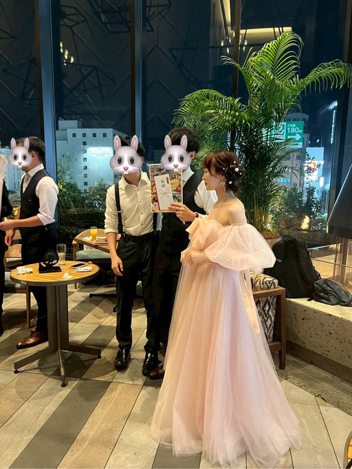 実例写真！カラードレス 薄ピンク ベアトップ パフスリーブ リボン ふわふわドレス 編み上げ 二次会