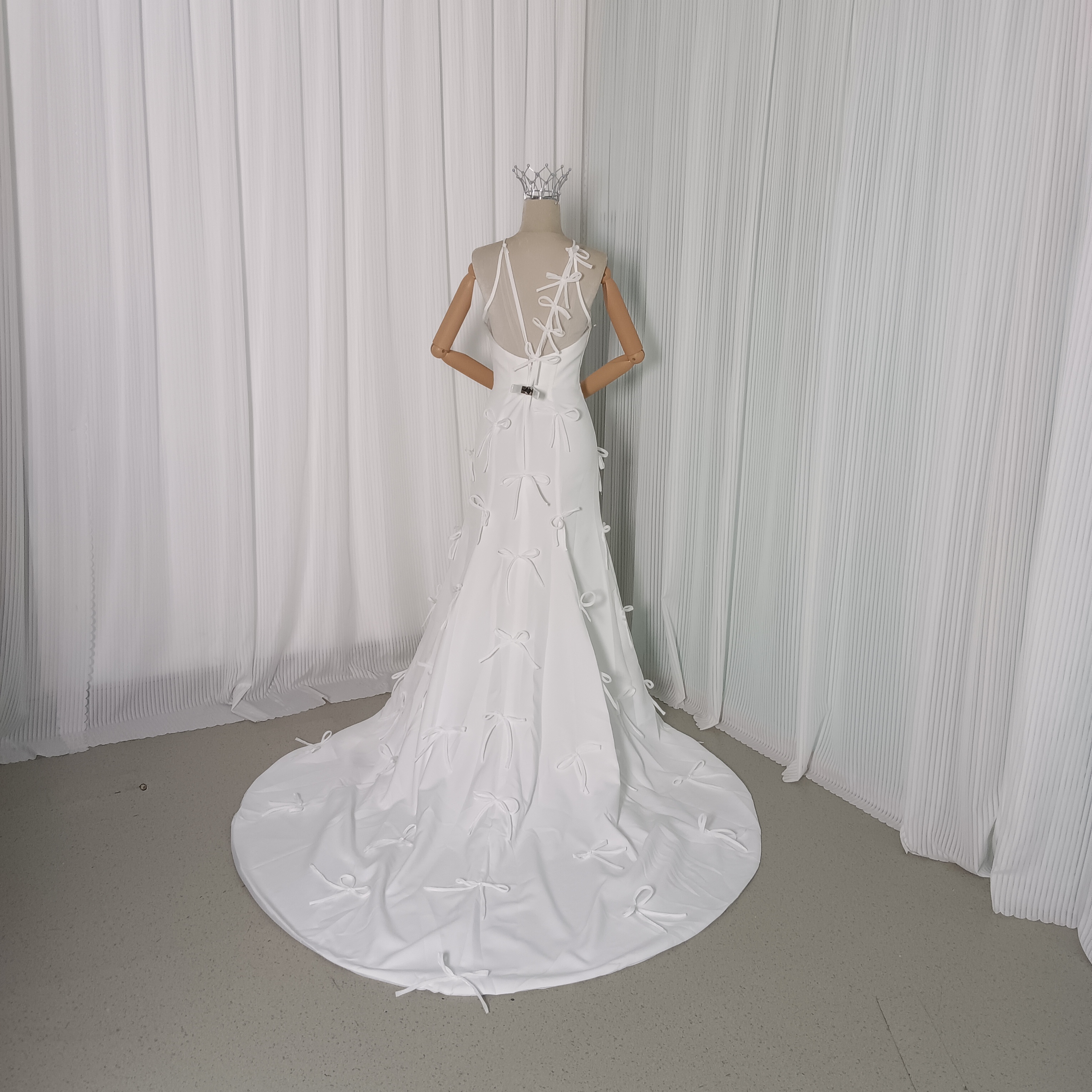 ウェディングドレス リボン ホルターネック 背中見せ ソフトマーメイドライン 結婚式 デザイン感 可愛い