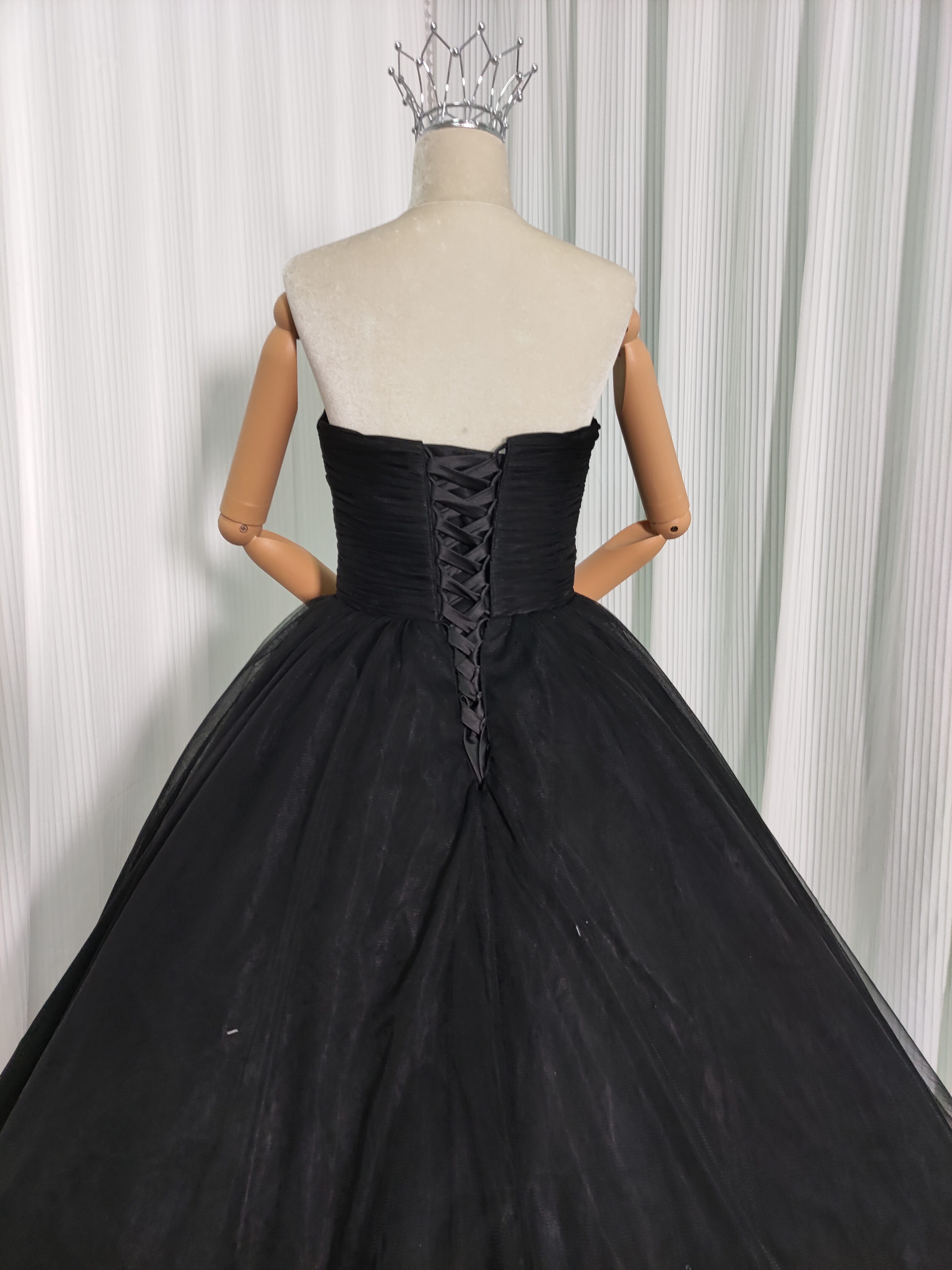 カラードレス ブラック ベアトップ チュールスカート エレガント 編み上げ 披露宴