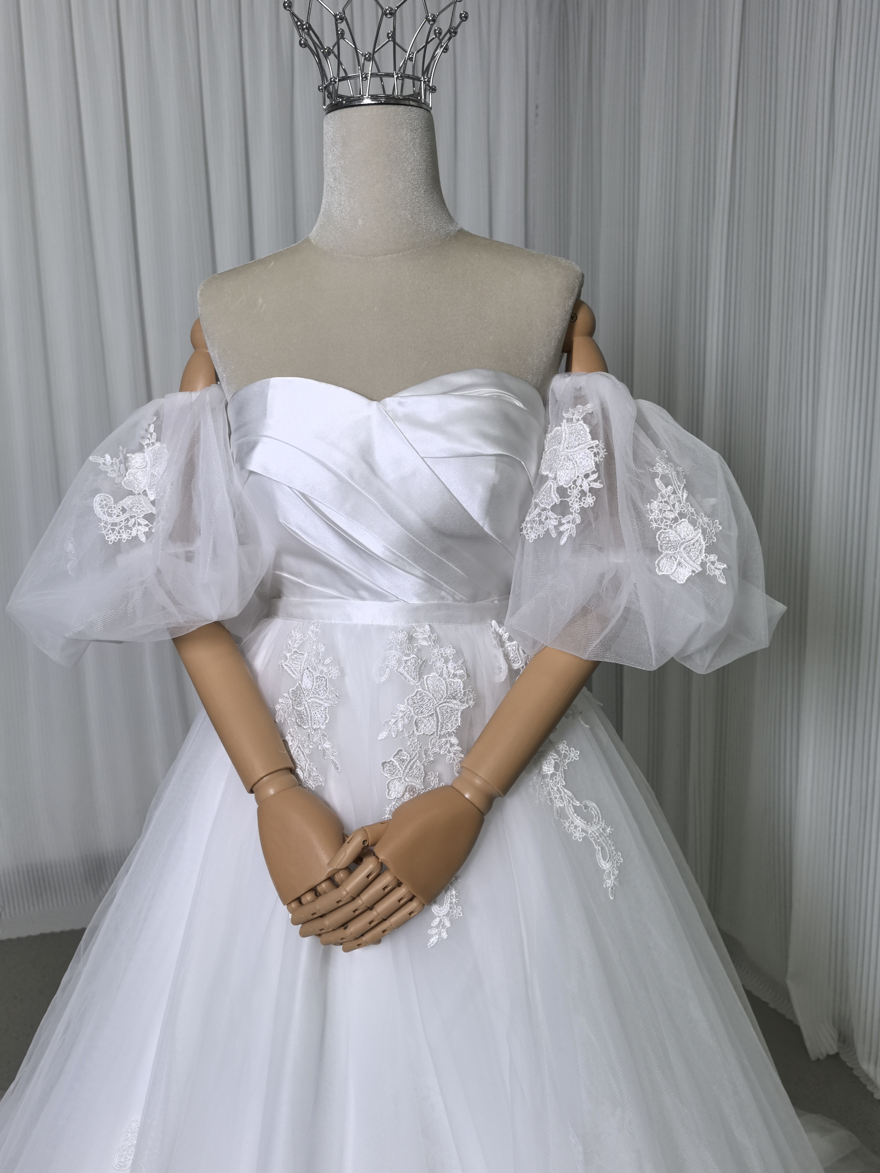 人気上昇！2ways ウェディングドレス オーバースカート パフスリーブ 繊細レース 結婚式 前撮り