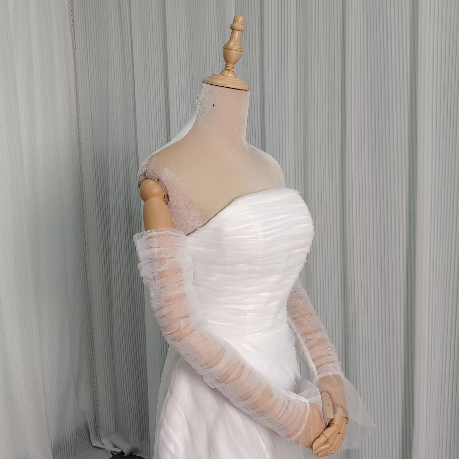 ウェディングドレス エレガント ベアトップ ふわふわ袖 ファスナー 優雅なシルエット 前撮り