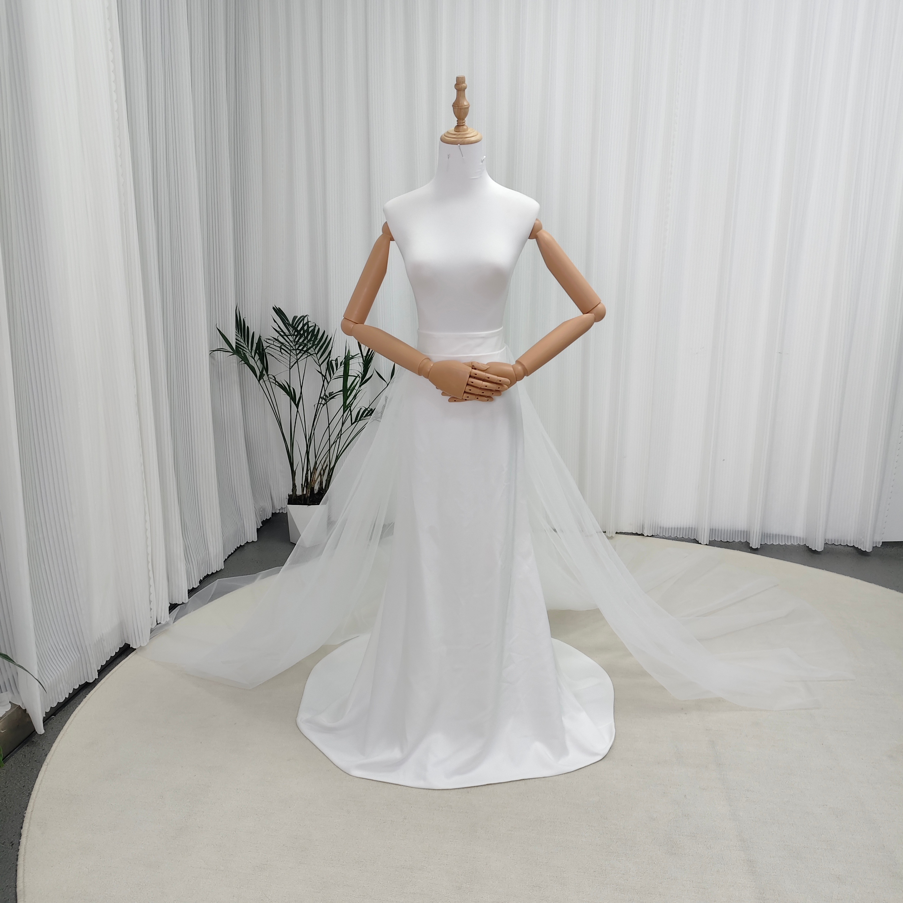 オーバースカート オフホワイト ロングトレーン クレープ生地 編み上げ 結婚式