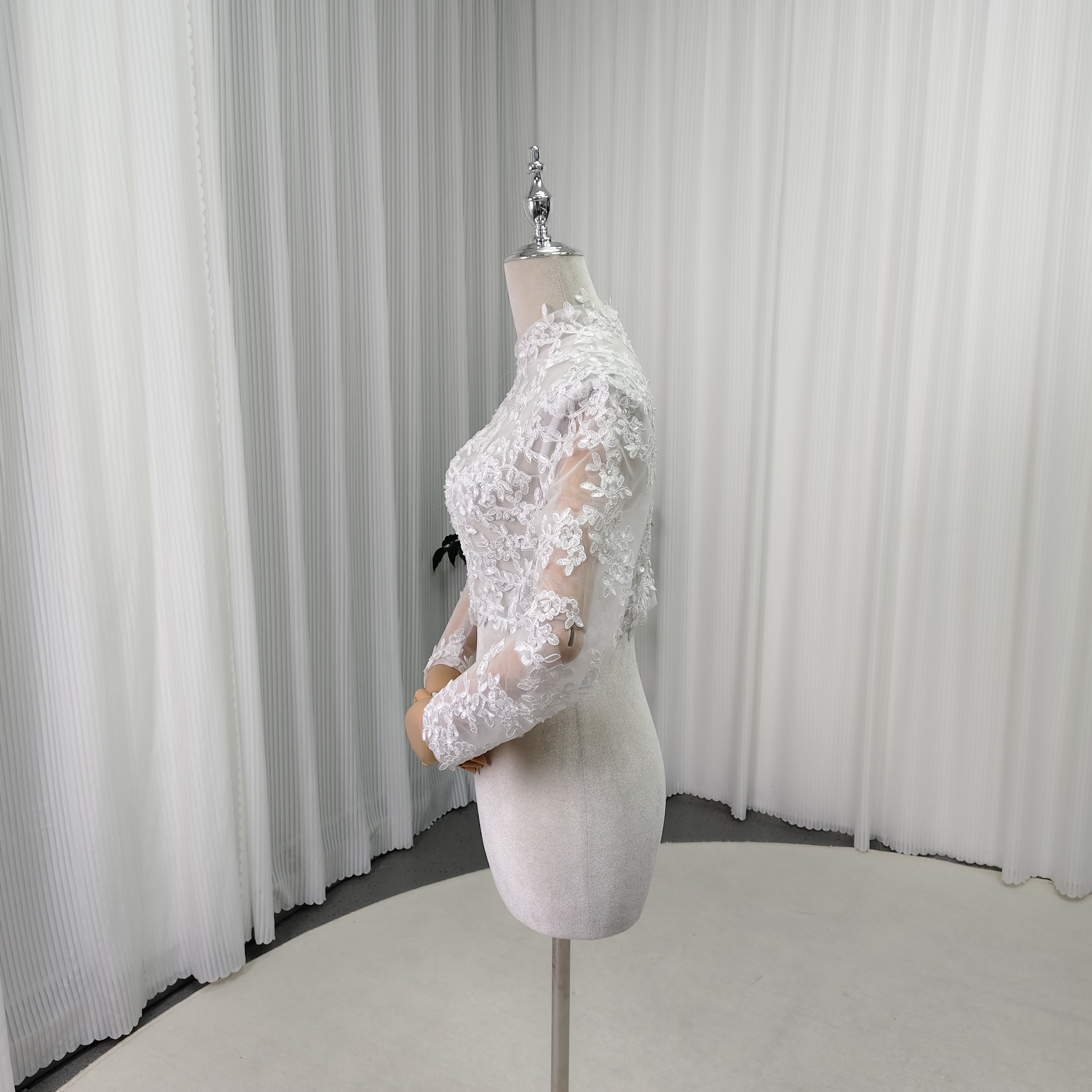 上品！ボレロ ロングスリーブ 魅惑の花レース くるみボタン ハンドメイド 結婚式