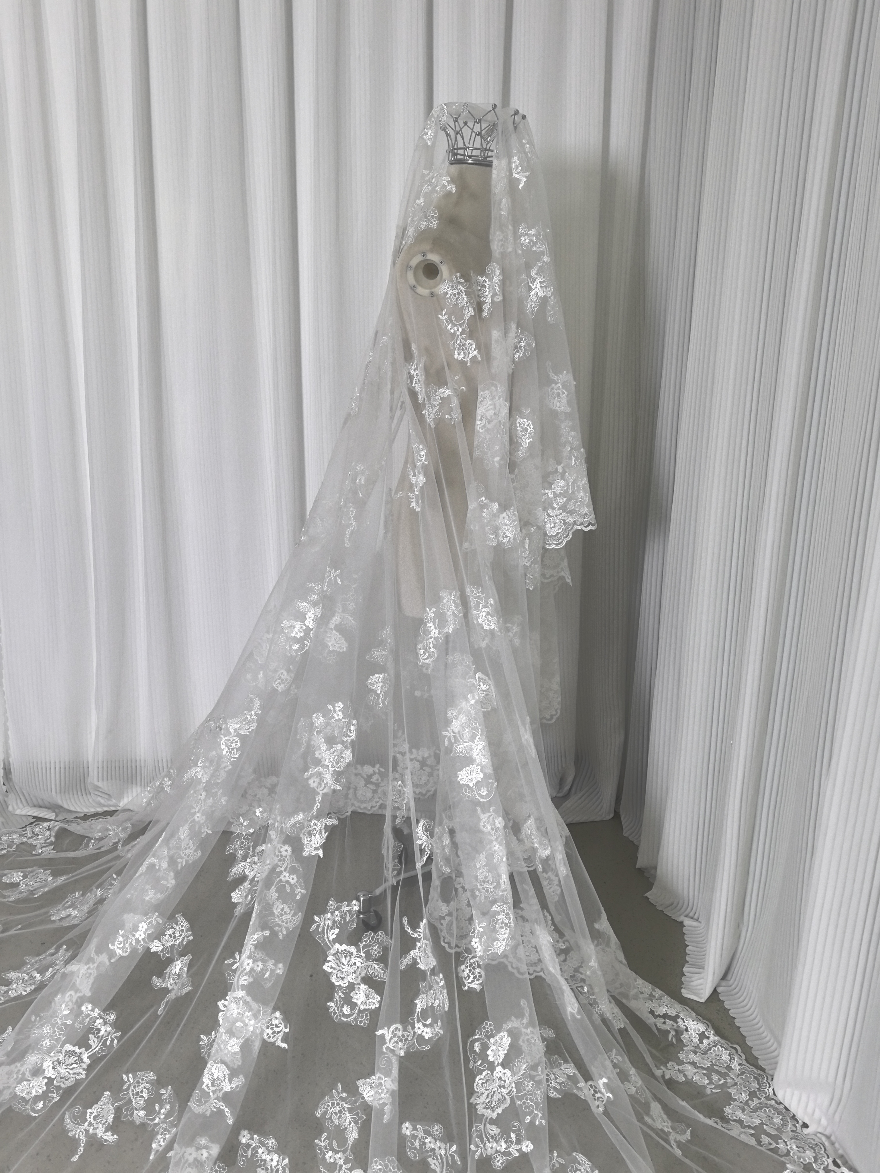 送料無料！ロングベール ベールダウン可能 パール 贅沢な小花総レース 花嫁/ウェディングドレス