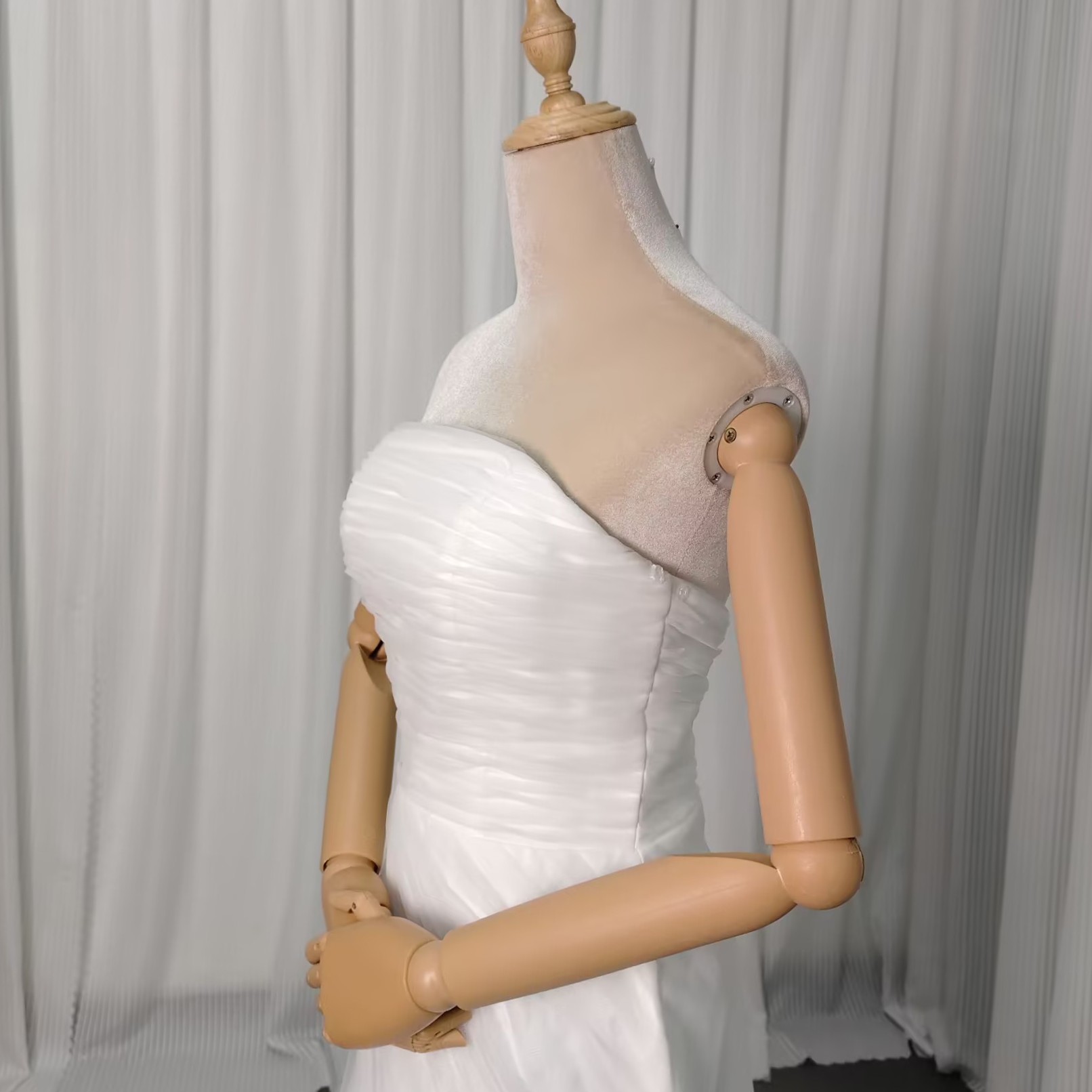 ウェディングドレス エレガント ベアトップ ふわふわ袖 ファスナー 優雅なシルエット 前撮り