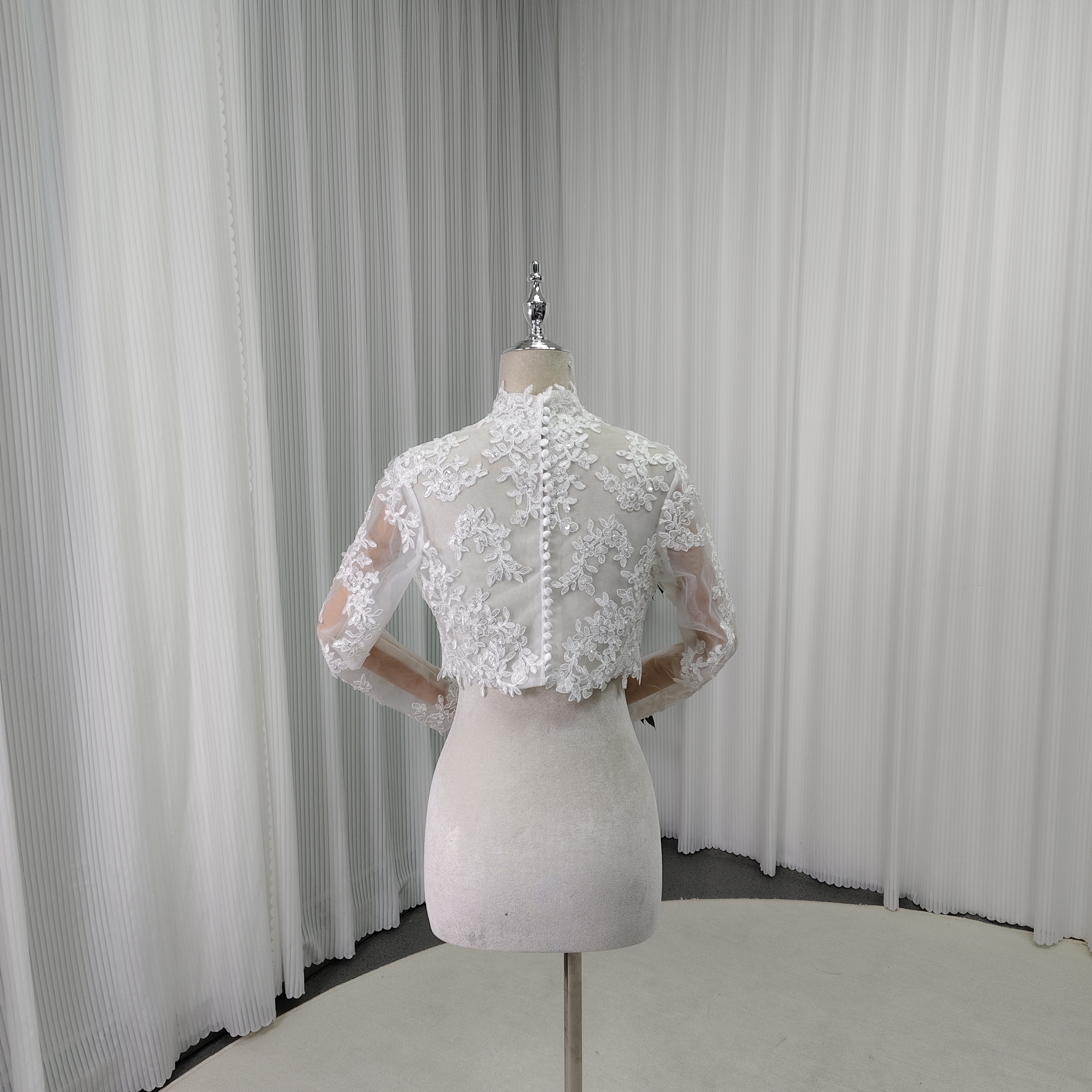 上品！ボレロ ロングスリーブ 魅惑の花レース くるみボタン ハンドメイド 結婚式