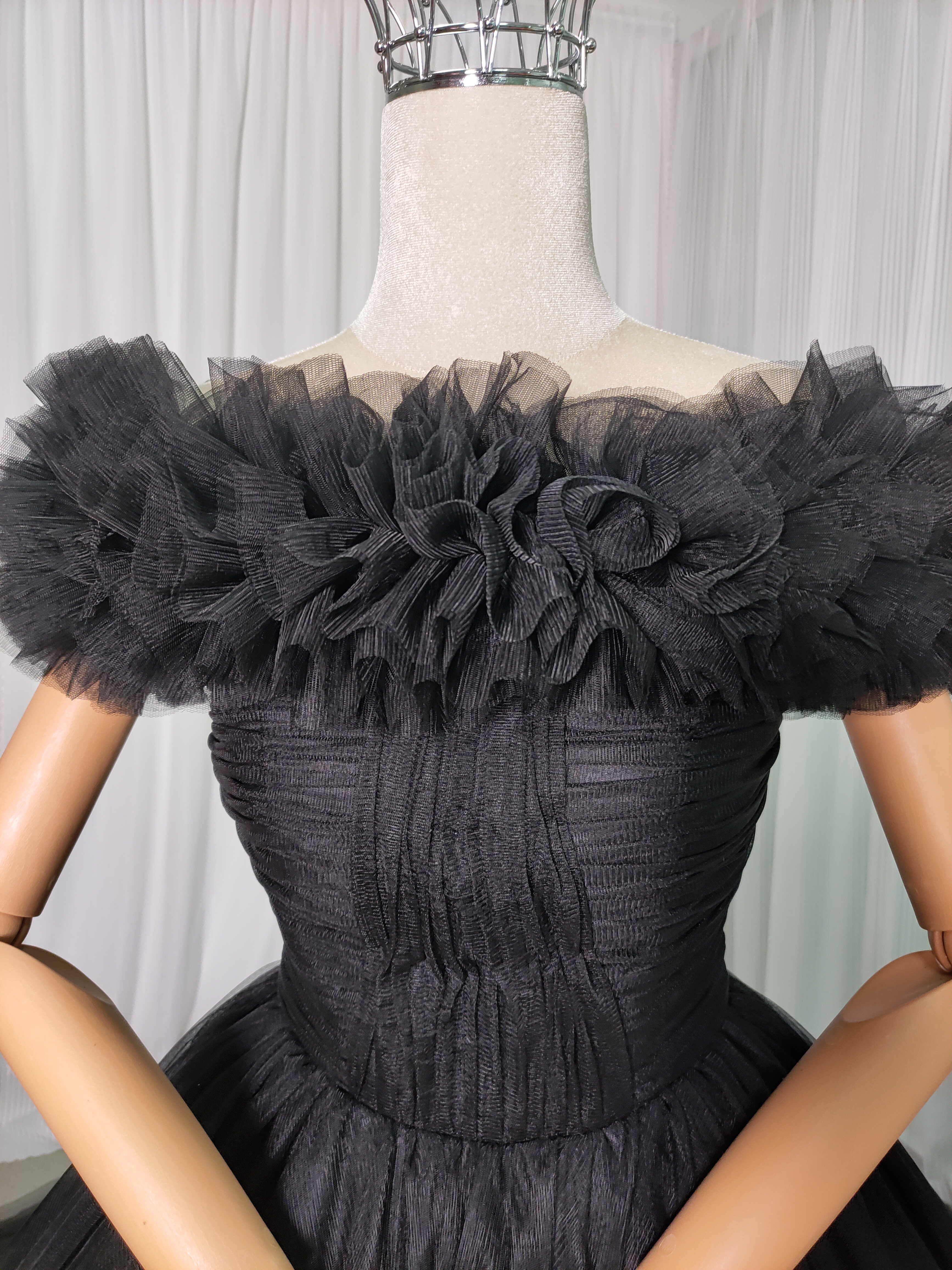 カラードレス ブラック 取り外しオフショルダー チュールスカート エレガント 編み上げ 披露宴