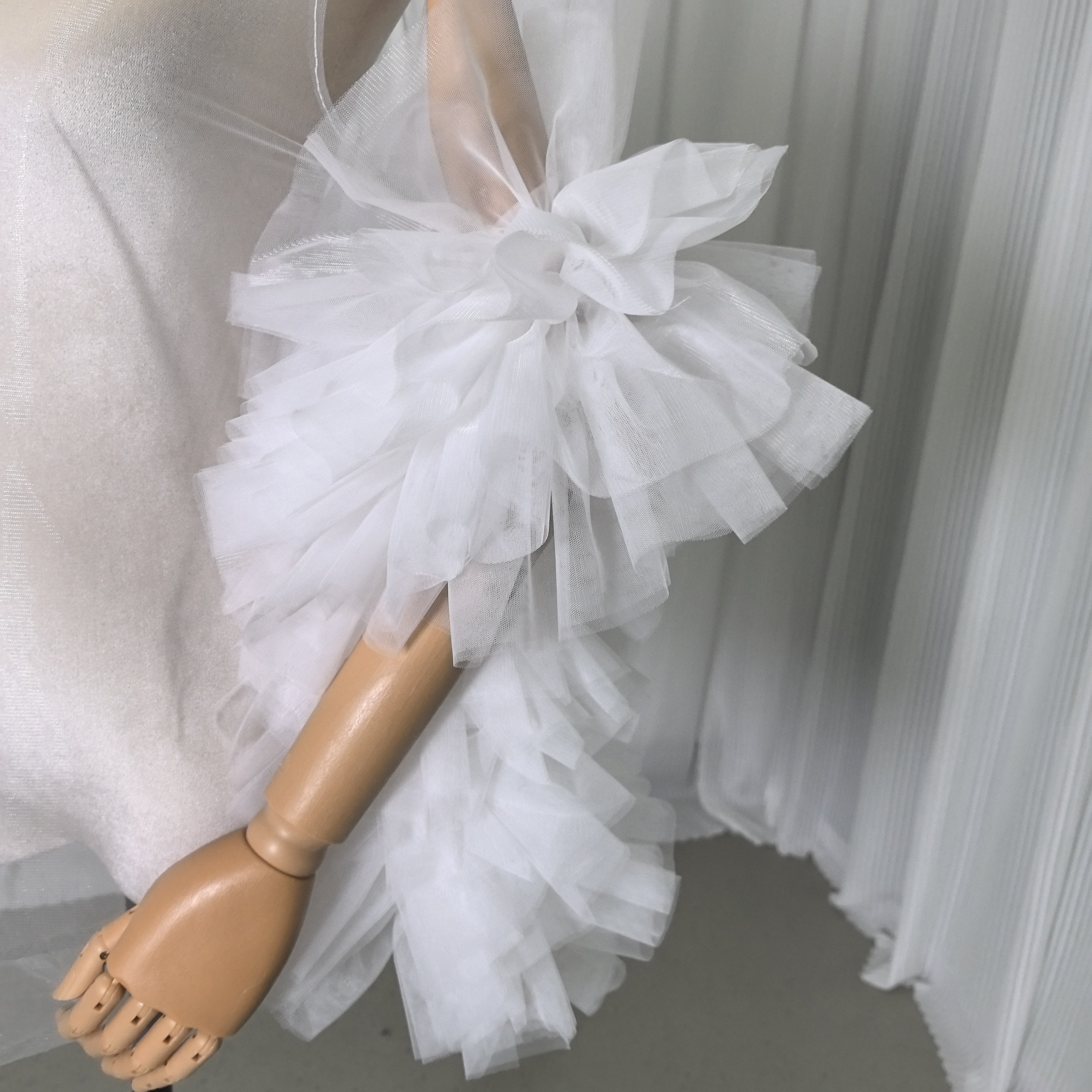 人気上昇！ トップス オフホワイト ソフトチュール フリル袖 色直し 結婚式 ウェディングドレス