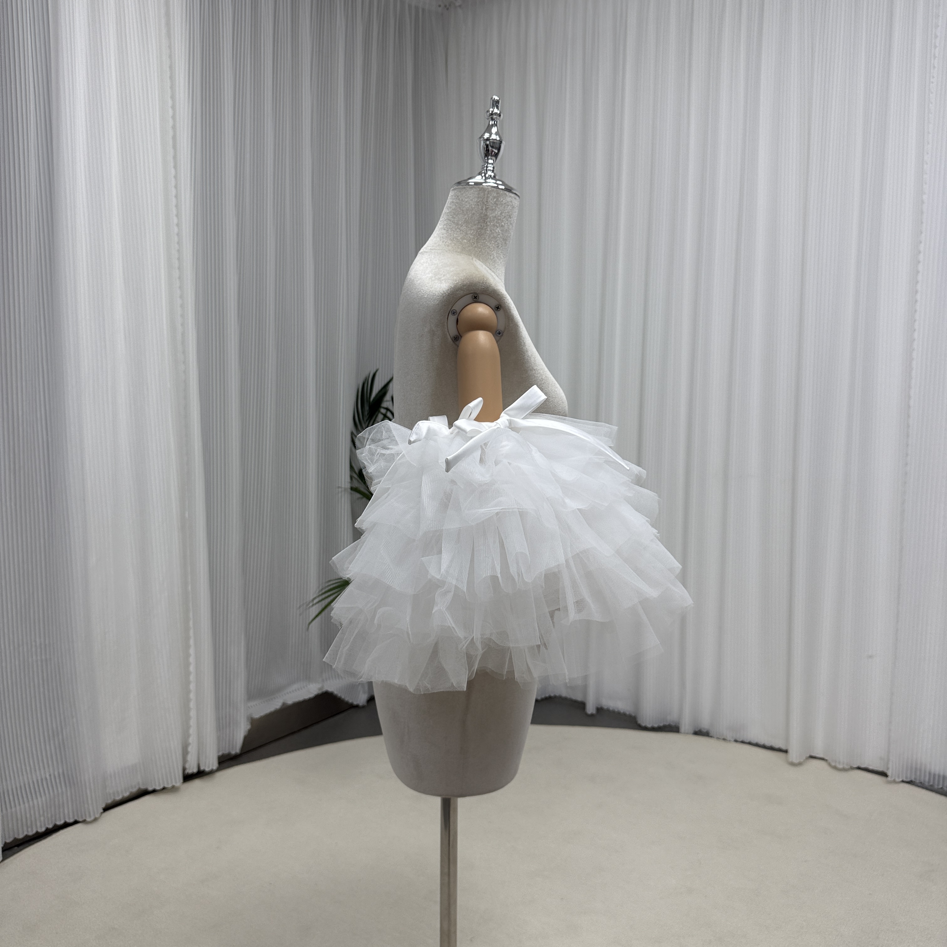 オフホワイト ふわふわ袖 ラッフルフリル リボン ストレッチ エレガント 結婚式