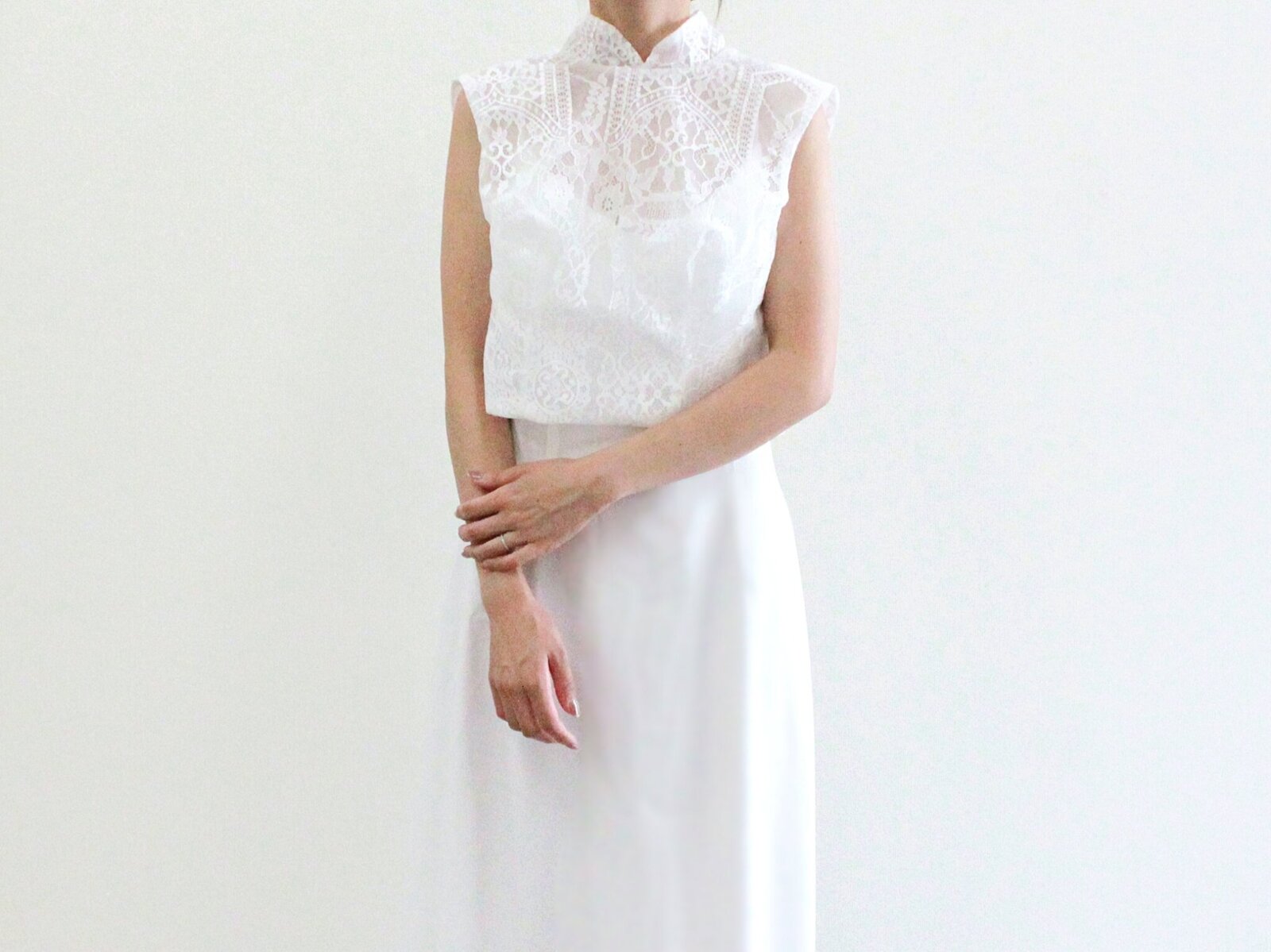 ウエディングドレス ハイネック 背中見せ ボレロ　可愛い 結婚式/披露宴/挙式