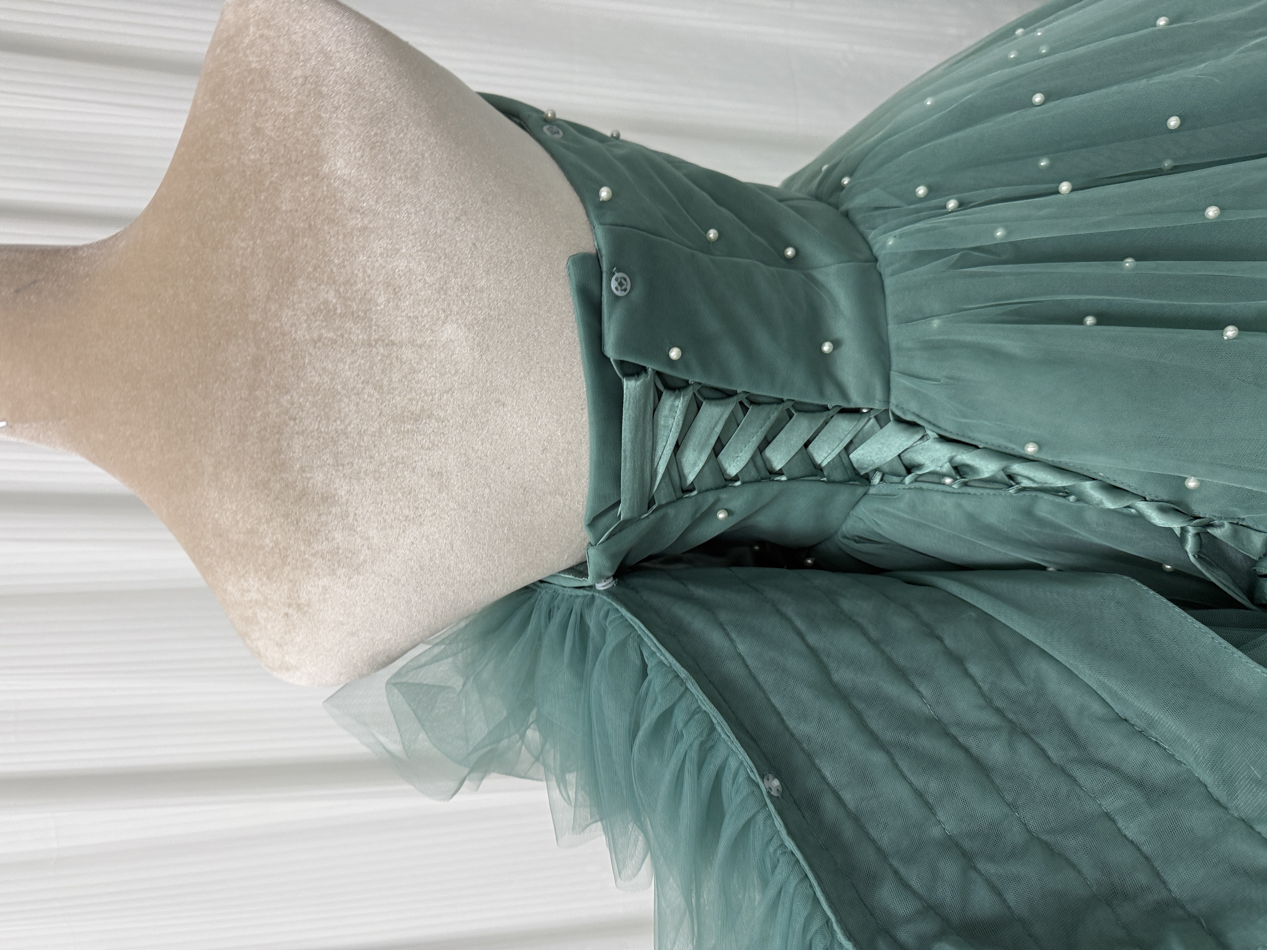 ミントグリーン カラードレス ベアトップ 取り外しふんわりバックリボン パール チュールスカート 披露宴