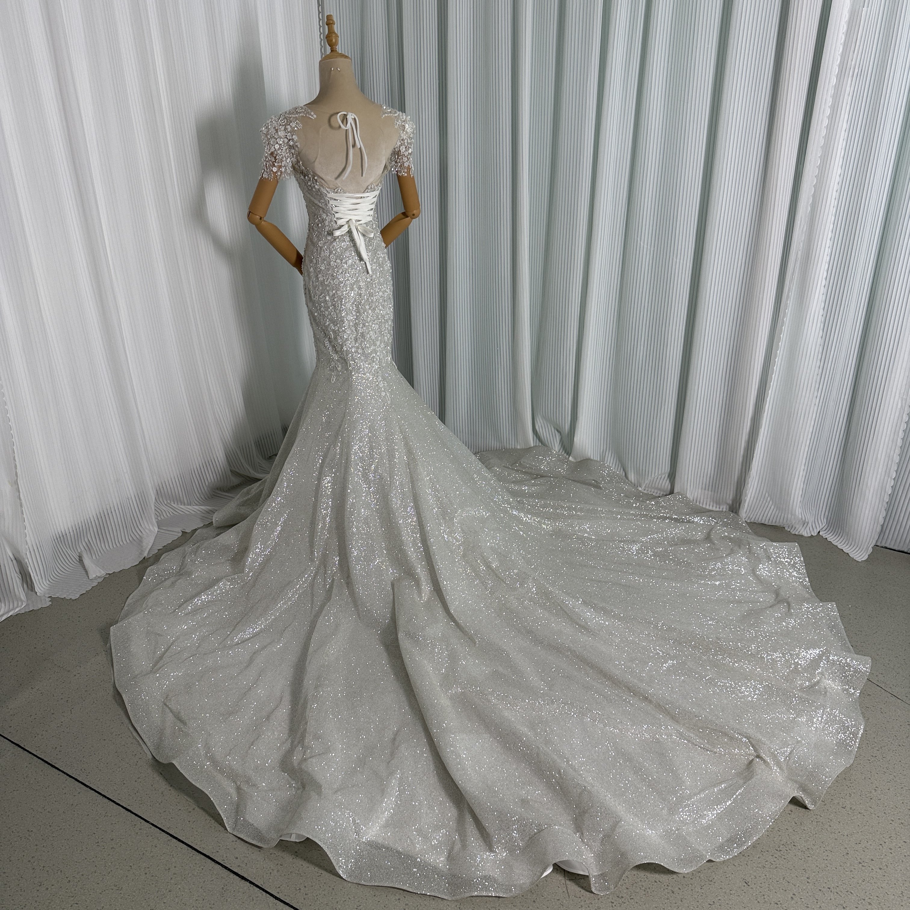 豪華！ウエディングドレス 韓国風ドレス グリッタードレス 半袖 マーメイドライン ハンドメイド 結婚式 花嫁