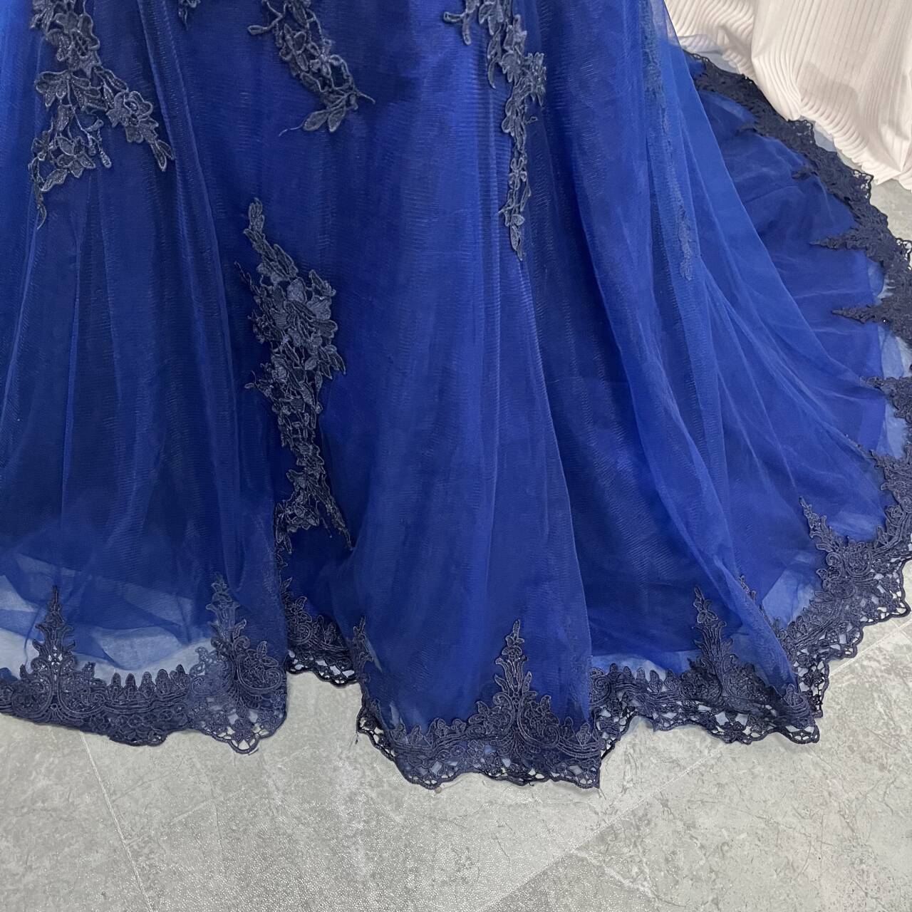 豪華！カラードレス ネイビー ベアトップ マーメイドライン 繊細レース 挙式/結婚式/披露宴 華やかなトレーン