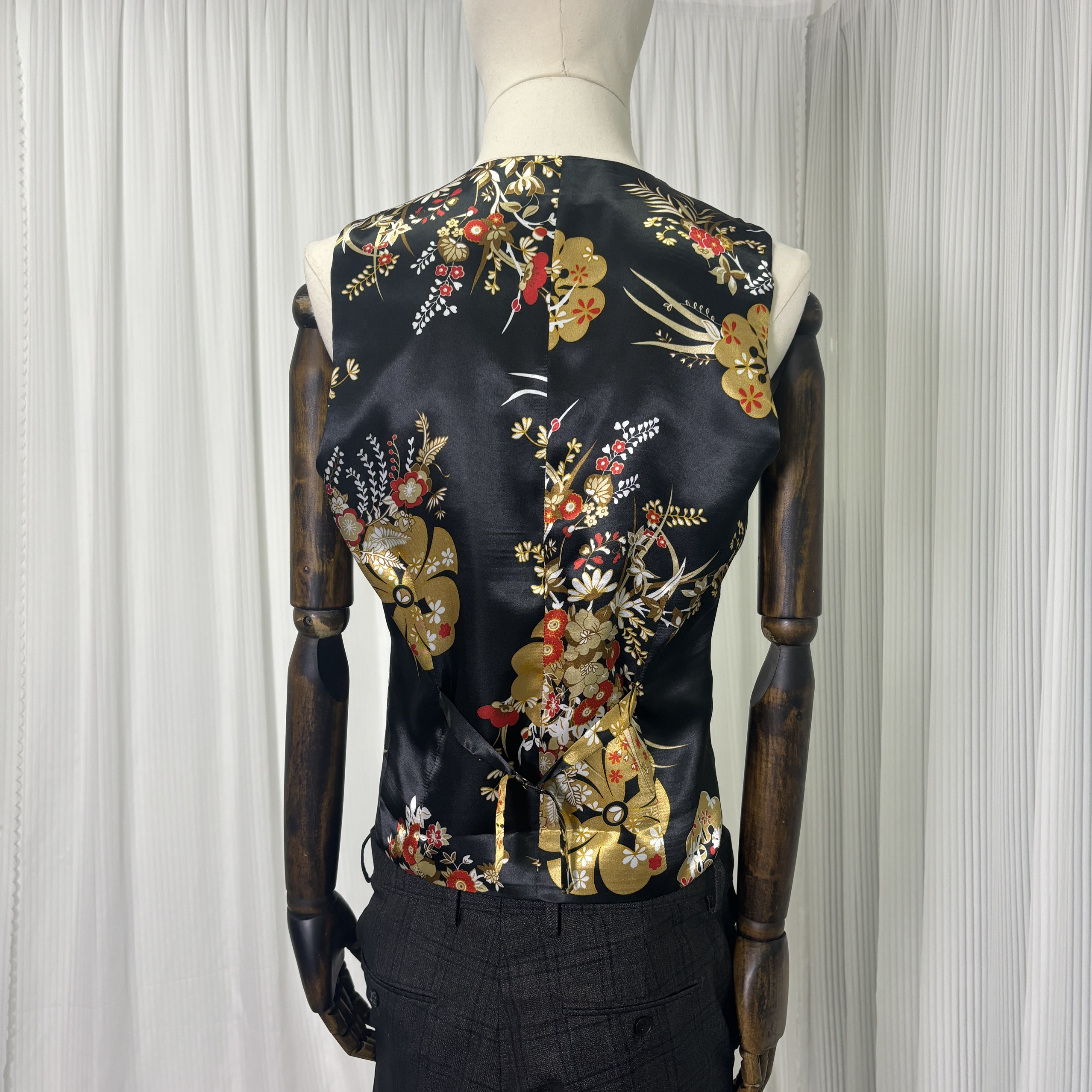 実例写真！タキシード ブラック ジャケット、ベスト、パンツの3点セット ネックタイ 新郎衣装