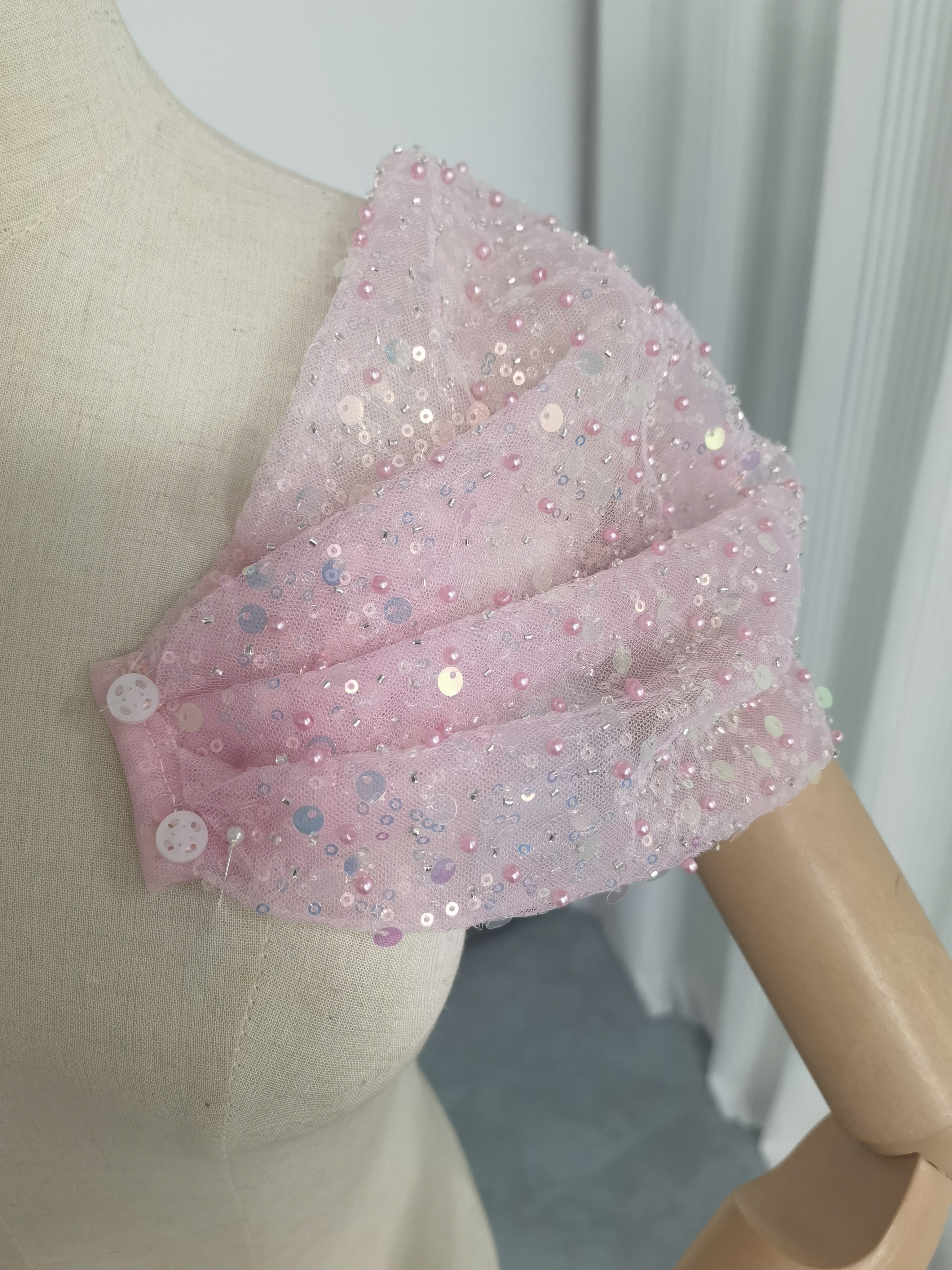 取り外しオフショルダー ピンク キラキラスパンコール 可愛い 花嫁/ウェディングドレス