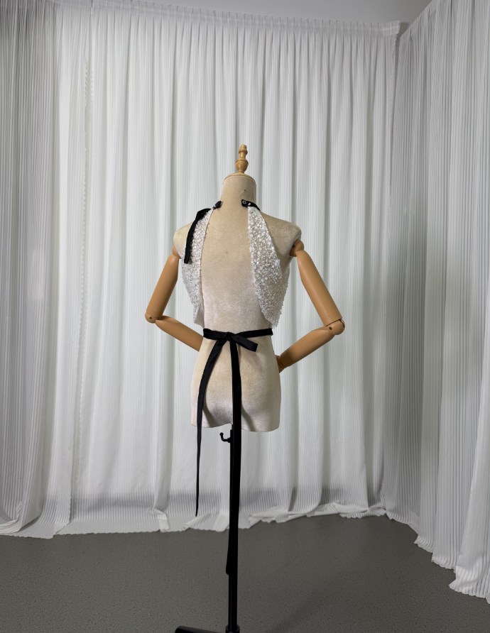 フェミニンなフレームレースの袖トップス アメスリ ホルターネック 3D立体レース刺繍 背中見せ 結婚式