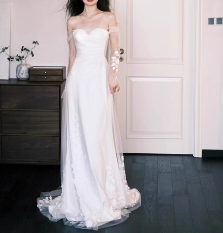 ウエディングドレス オフショルダー シースルー袖 繊細レース スレンダーライン 2次会/合コン