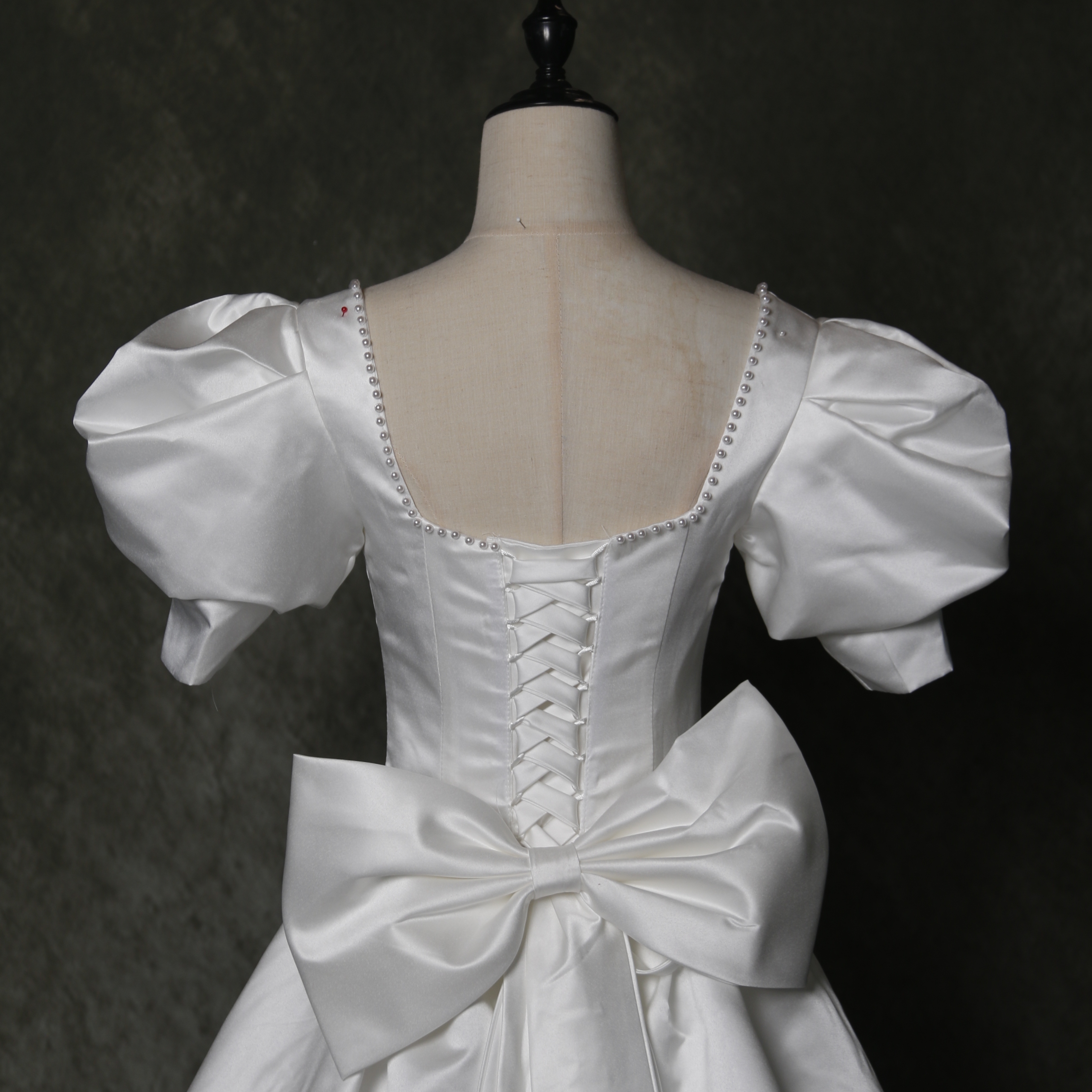 憧れのドレス ウエディングドレス オフホワイト パフスリーブ プリンセスライン 披露宴/挙式