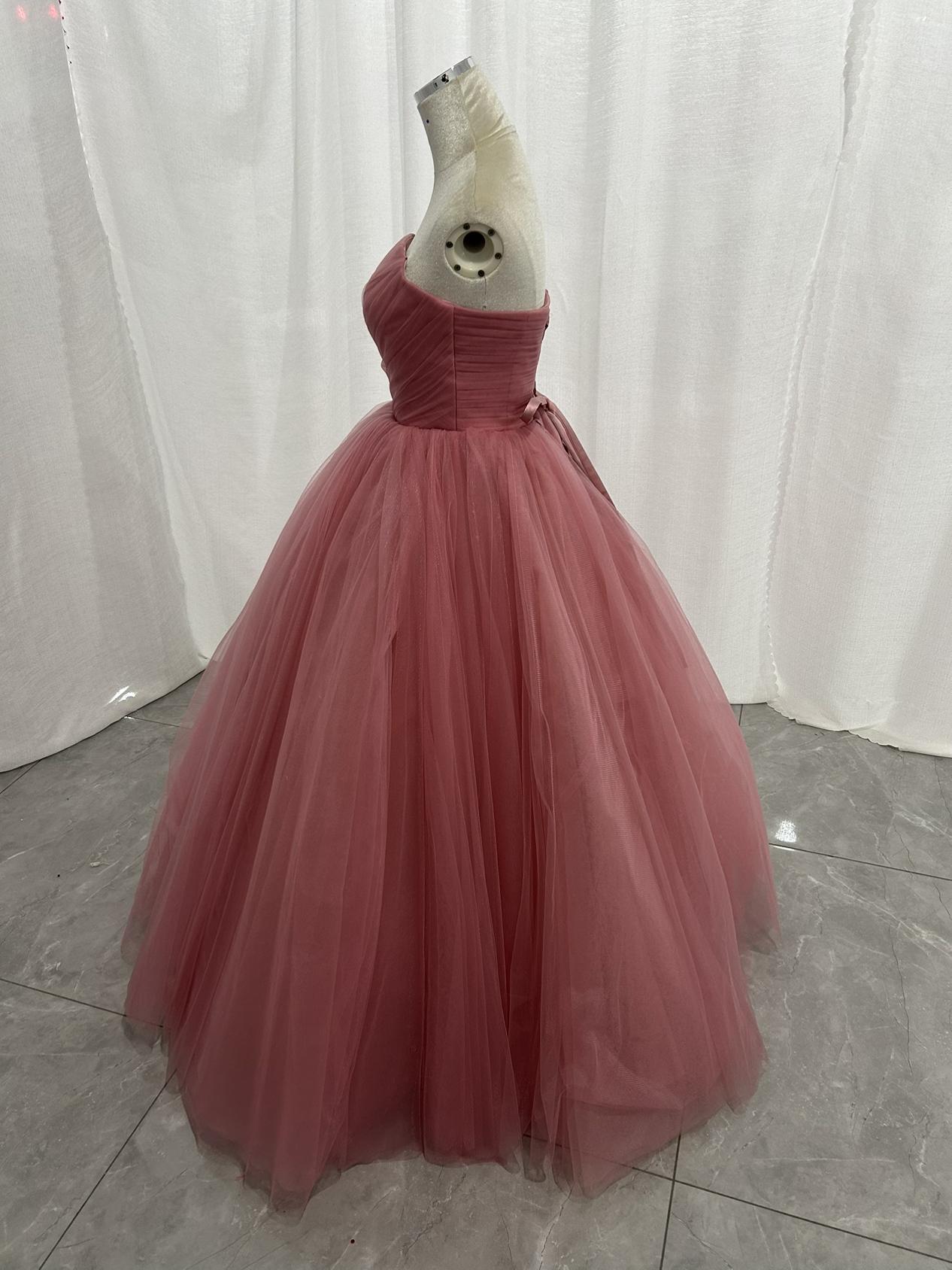 美品！カラードレス ローズピンク ベアトップ 可愛い ラッフルフリル ボリュームドレス 前撮り