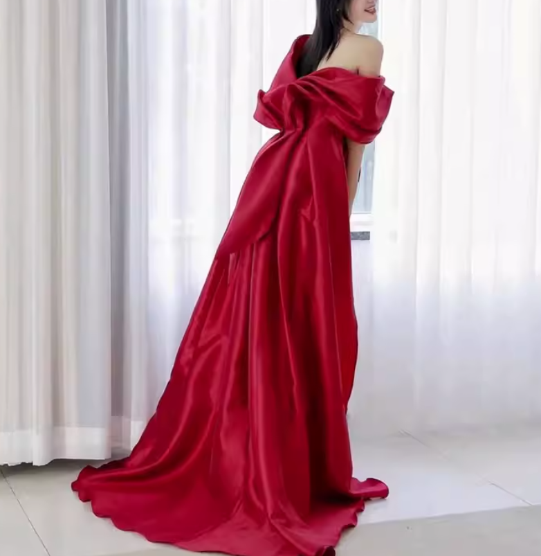 カラードレス ボルドー色 オフショルダー ハンドドレープ フロントスリット ミニトレーン 披露宴