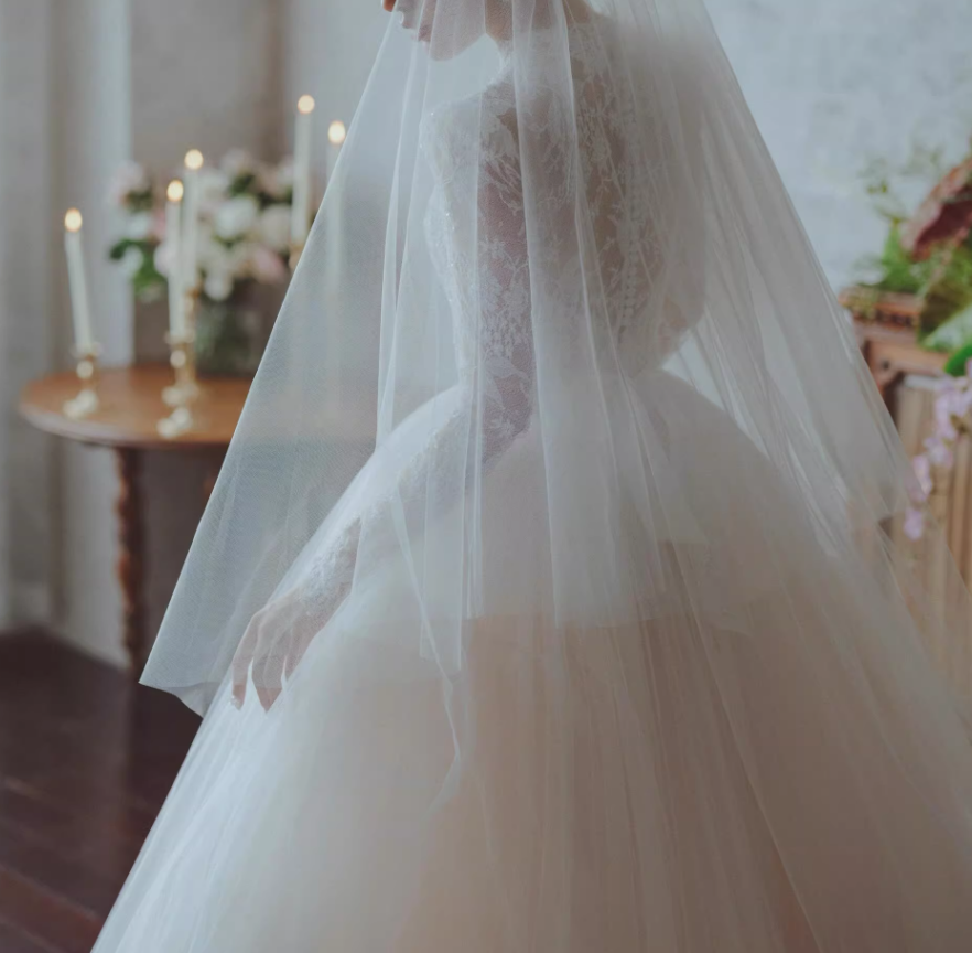 フランス風 ウェディングドレス ロングスリーブ 美しい花レース プリンセスライン クラシカル 結婚式